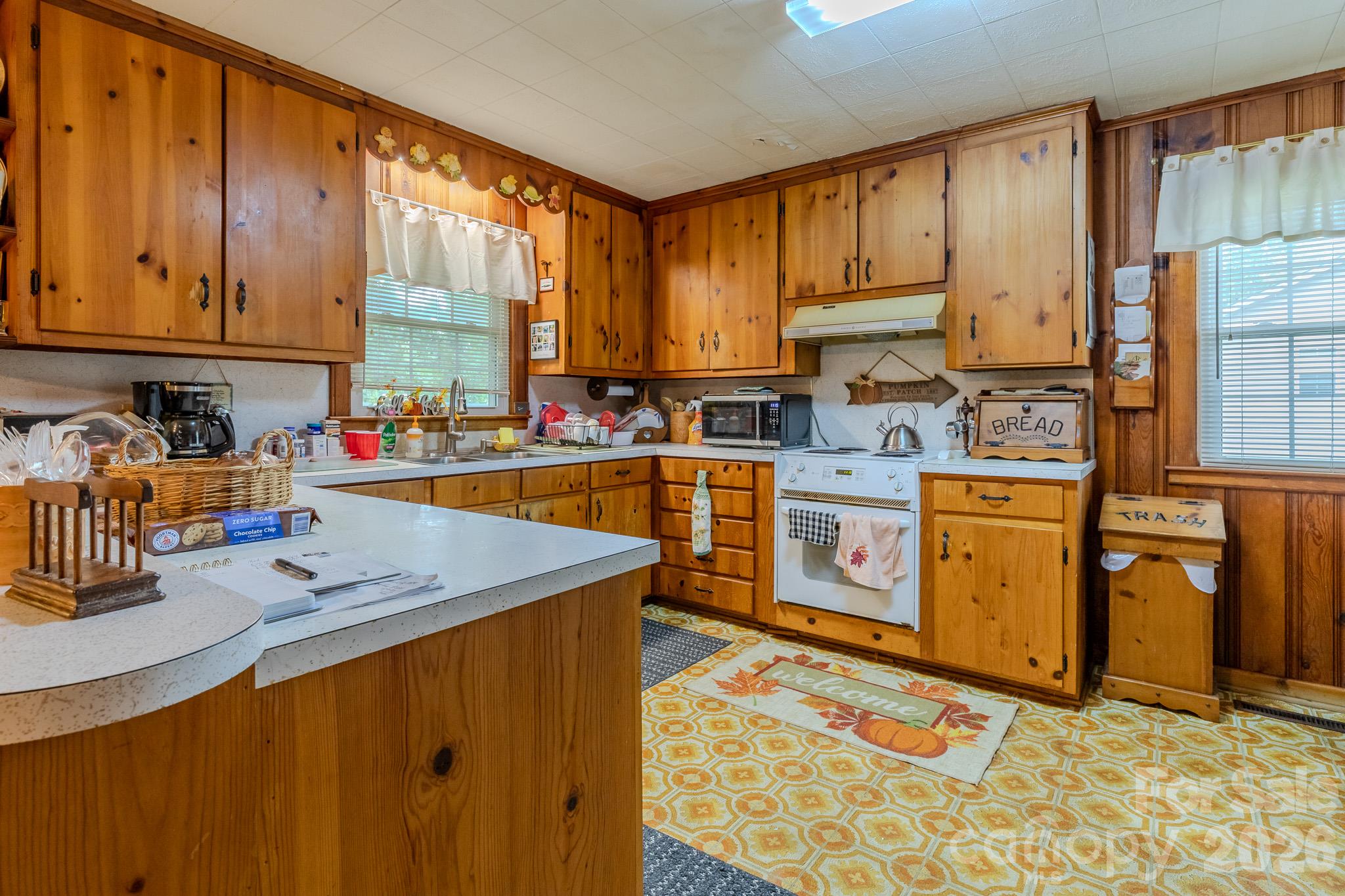 Single Family Residence at 1004 Woodside Drive, Kings Mountain, photo 9 of 15