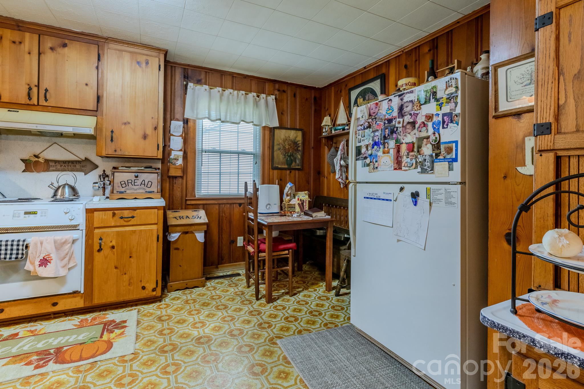 Single Family Residence at 1004 Woodside Drive, Kings Mountain, photo 10 of 15