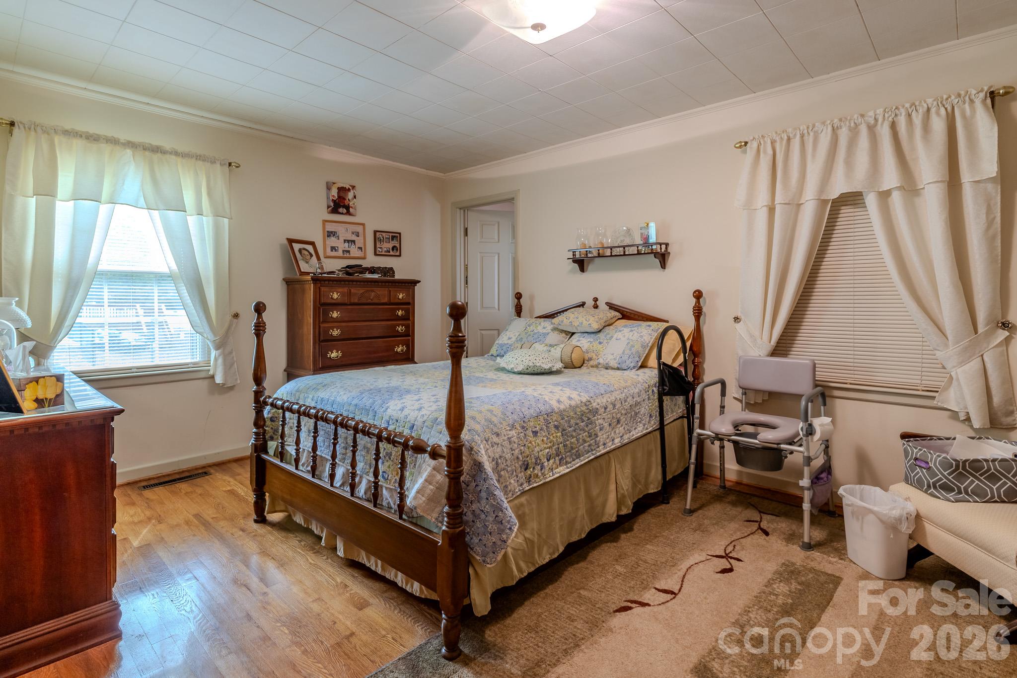 Single Family Residence at 1004 Woodside Drive, Kings Mountain, photo 11 of 15