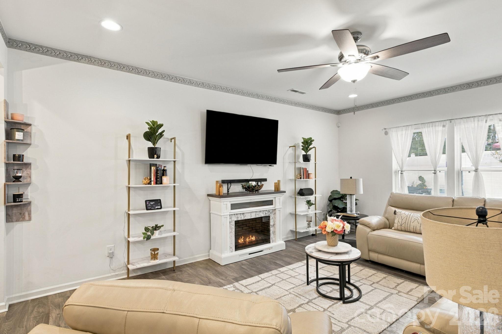 Single Family Residence at 14301 Whistling Teal Drive, Charlotte, photo 10 of 39