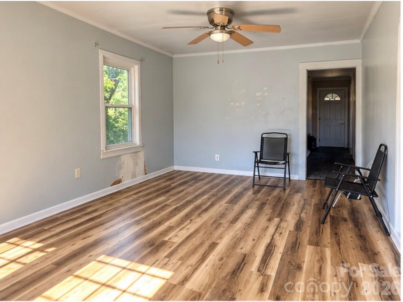 Living room - 901 State Street, Marion