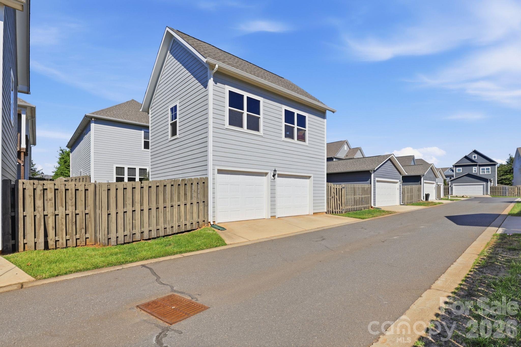 Single Family Residence at 9104 Gladden Hill Lane, Pineville, photo 32 of 48