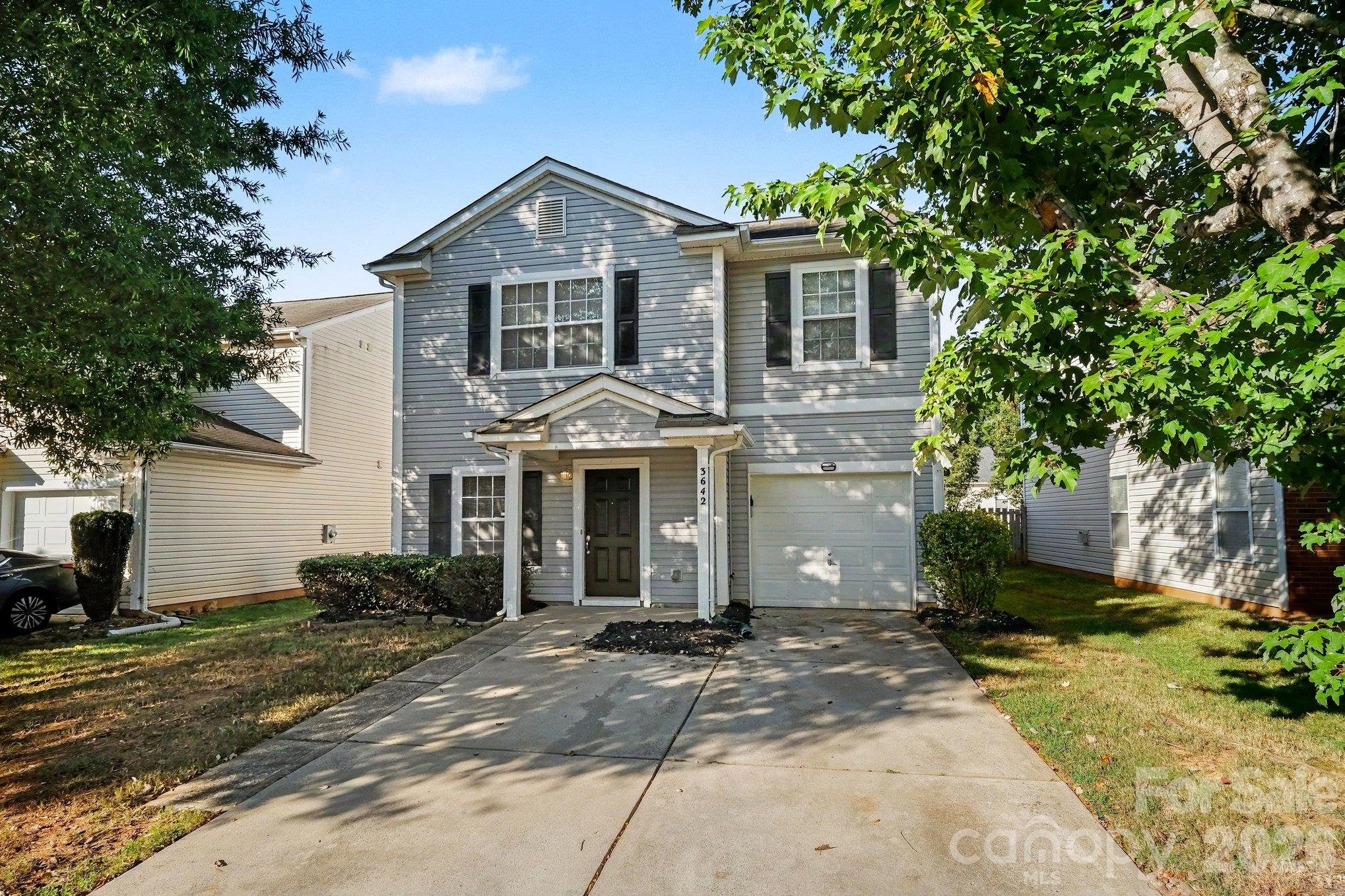 Single Family Residence at 3642 Charterhall Lane, Charlotte, photo 2 of 24