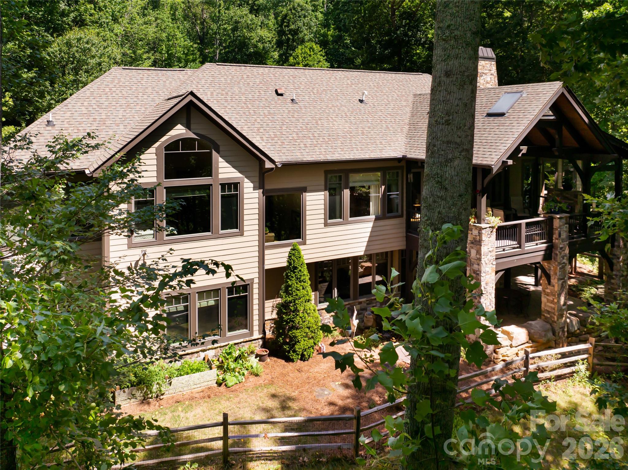 Single Family Residence at 2 Cherokee Orchard Court, Fairview, photo 4 of 48