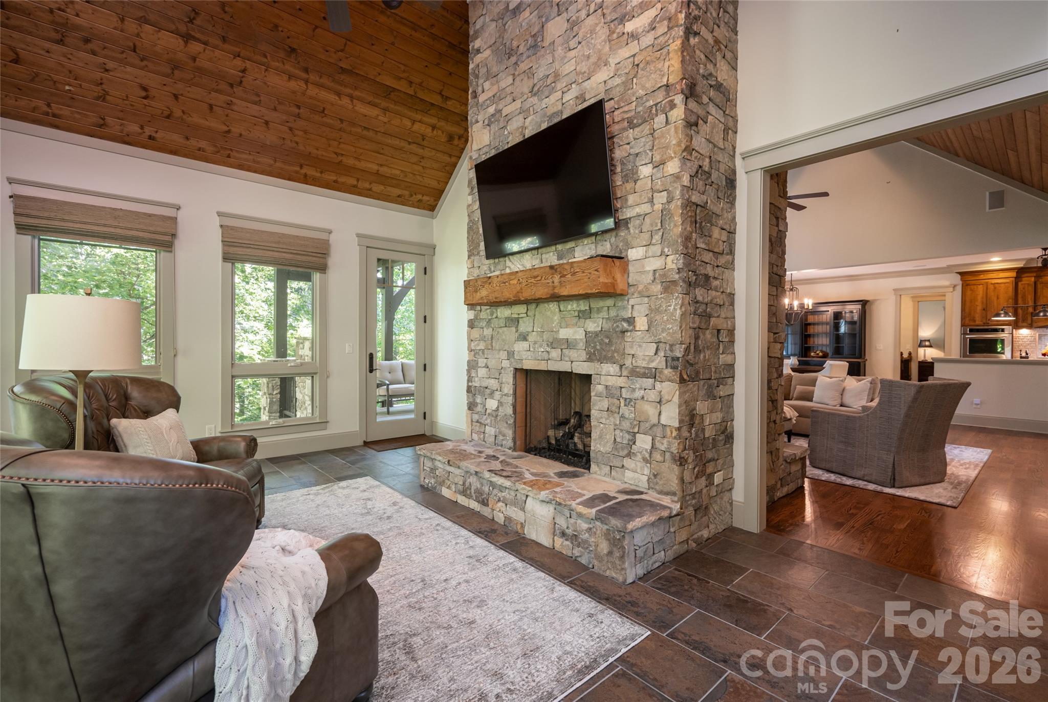 Single Family Residence at 2 Cherokee Orchard Court, Fairview, photo 9 of 48