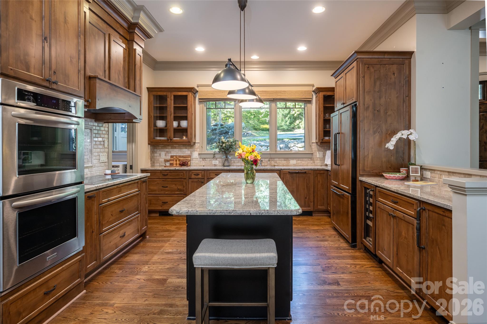 Single Family Residence at 2 Cherokee Orchard Court, Fairview, photo 15 of 48