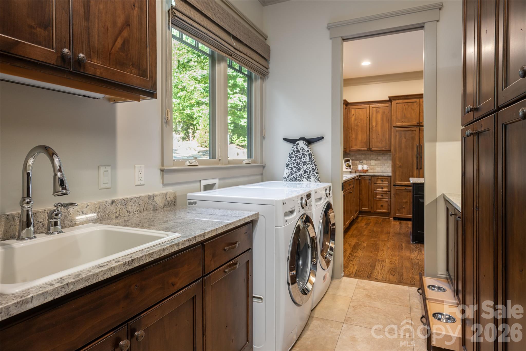 Single Family Residence at 2 Cherokee Orchard Court, Fairview, photo 16 of 48