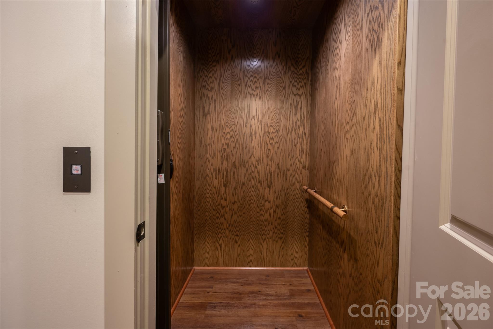 Single Family Residence at 2 Cherokee Orchard Court, Fairview, photo 17 of 48