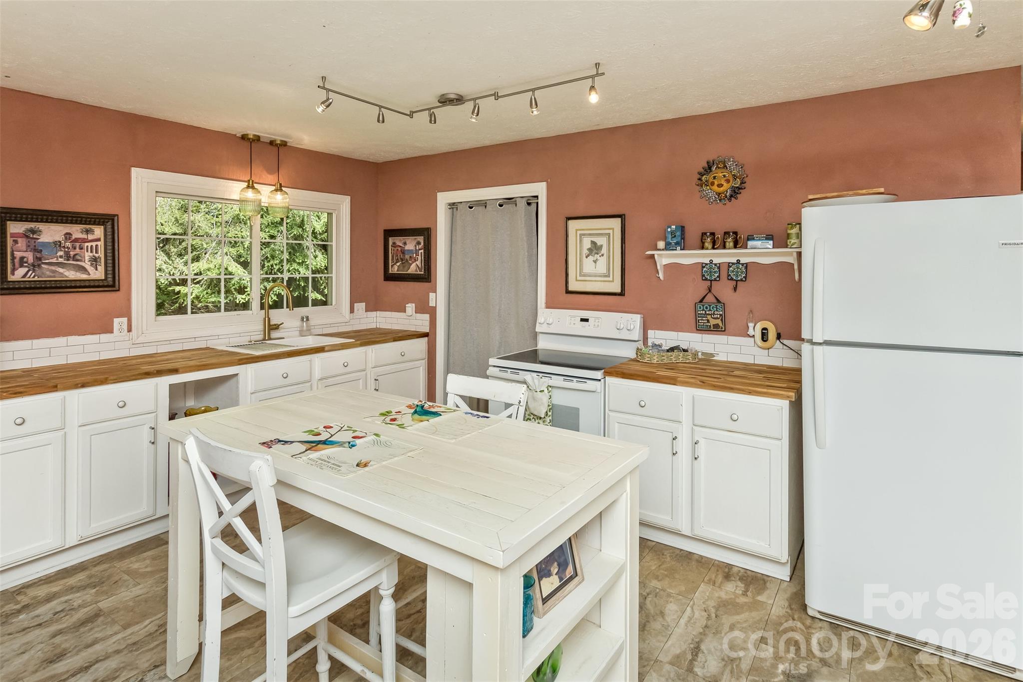 Single Family Residence at 136 Flynn Branch Road, Fletcher, photo 15 of 25