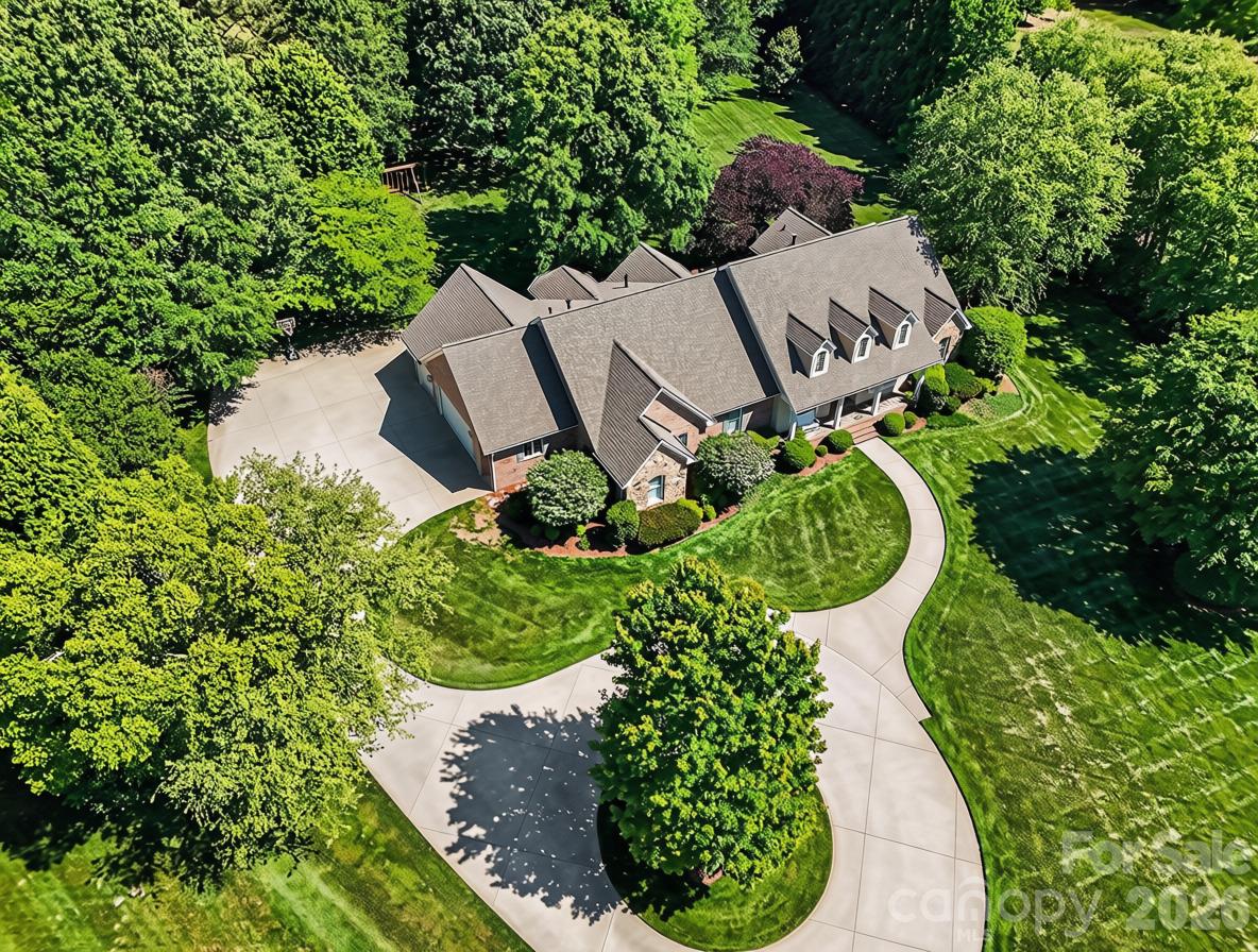 A great shot of the NEW ROOF installed in 2024. - 1422 Stone Gate Drive, Shelby
