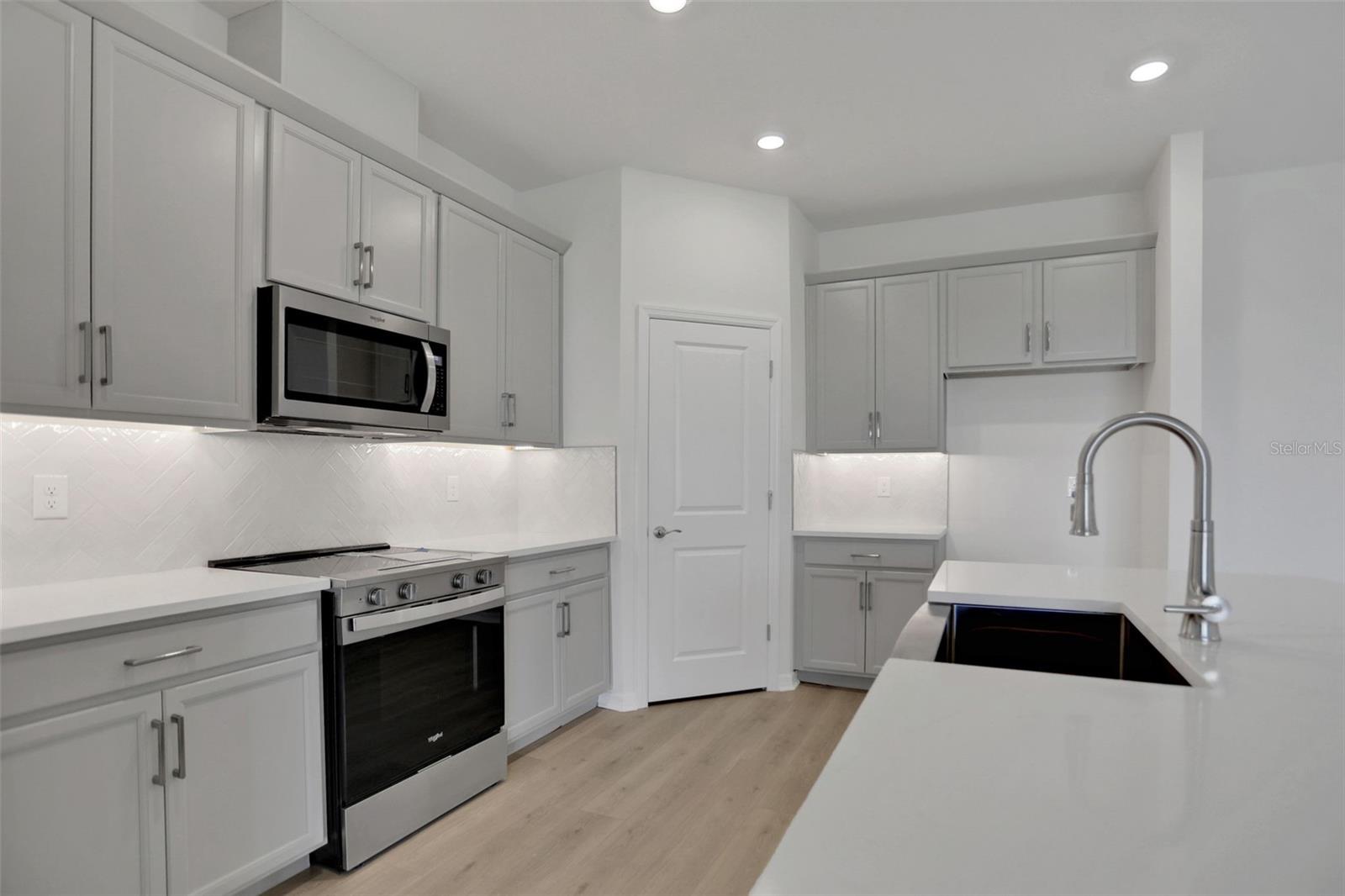 Townhouse at 7570 SEA OAK CT, PARRISH, photo 13 of 38