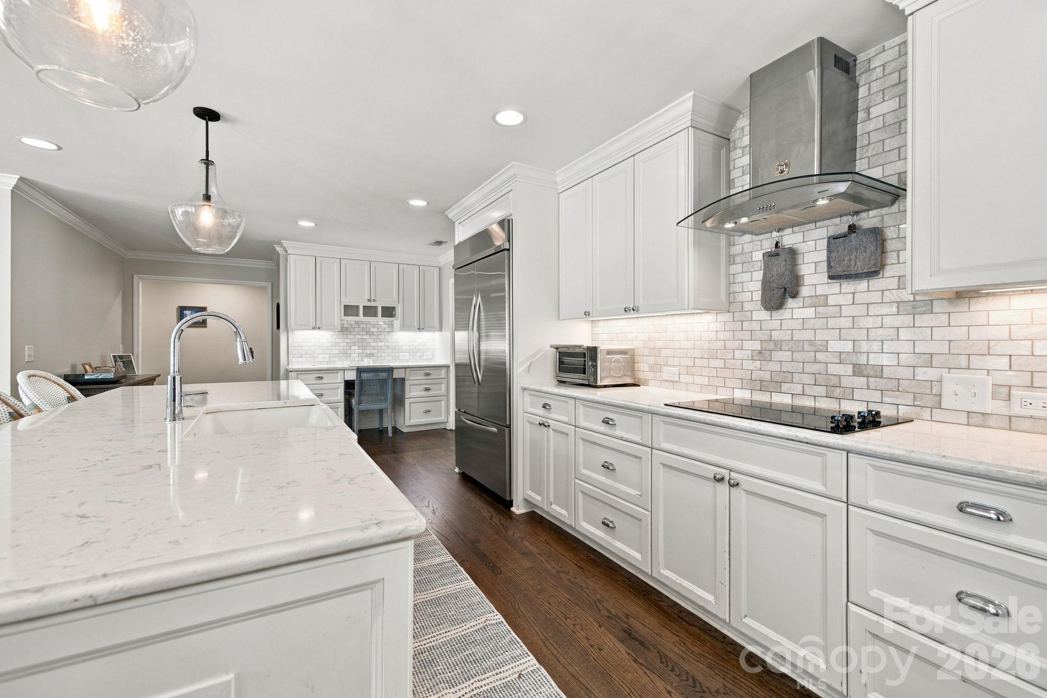 Single Family Residence at 1901 Runnymede Lane, Charlotte, photo 7 of 35