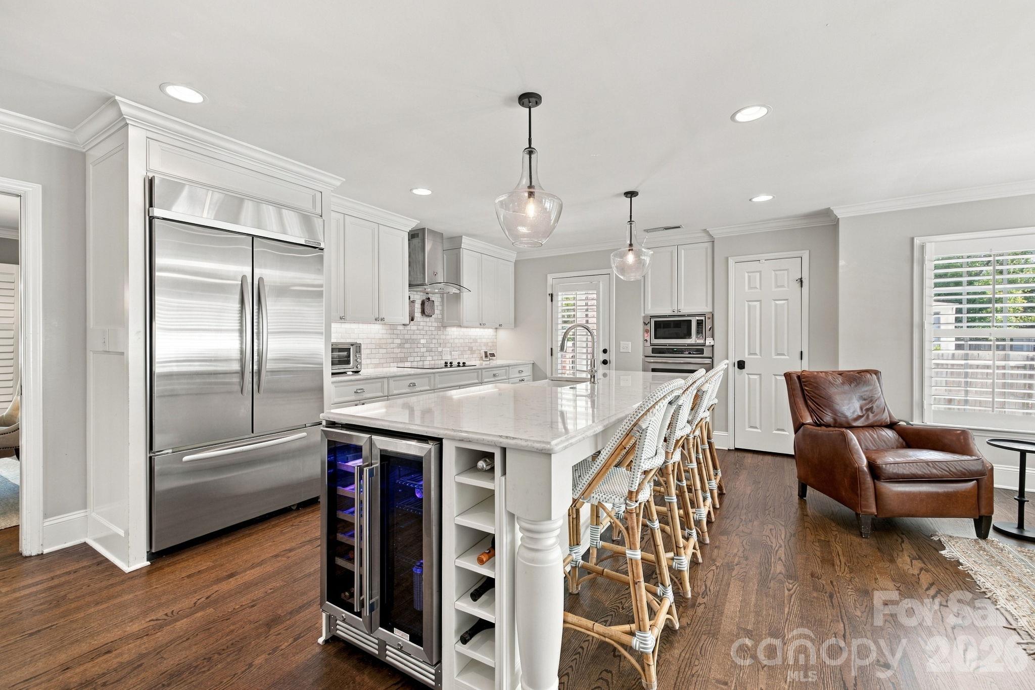 Single Family Residence at 1901 Runnymede Lane, Charlotte, photo 8 of 35