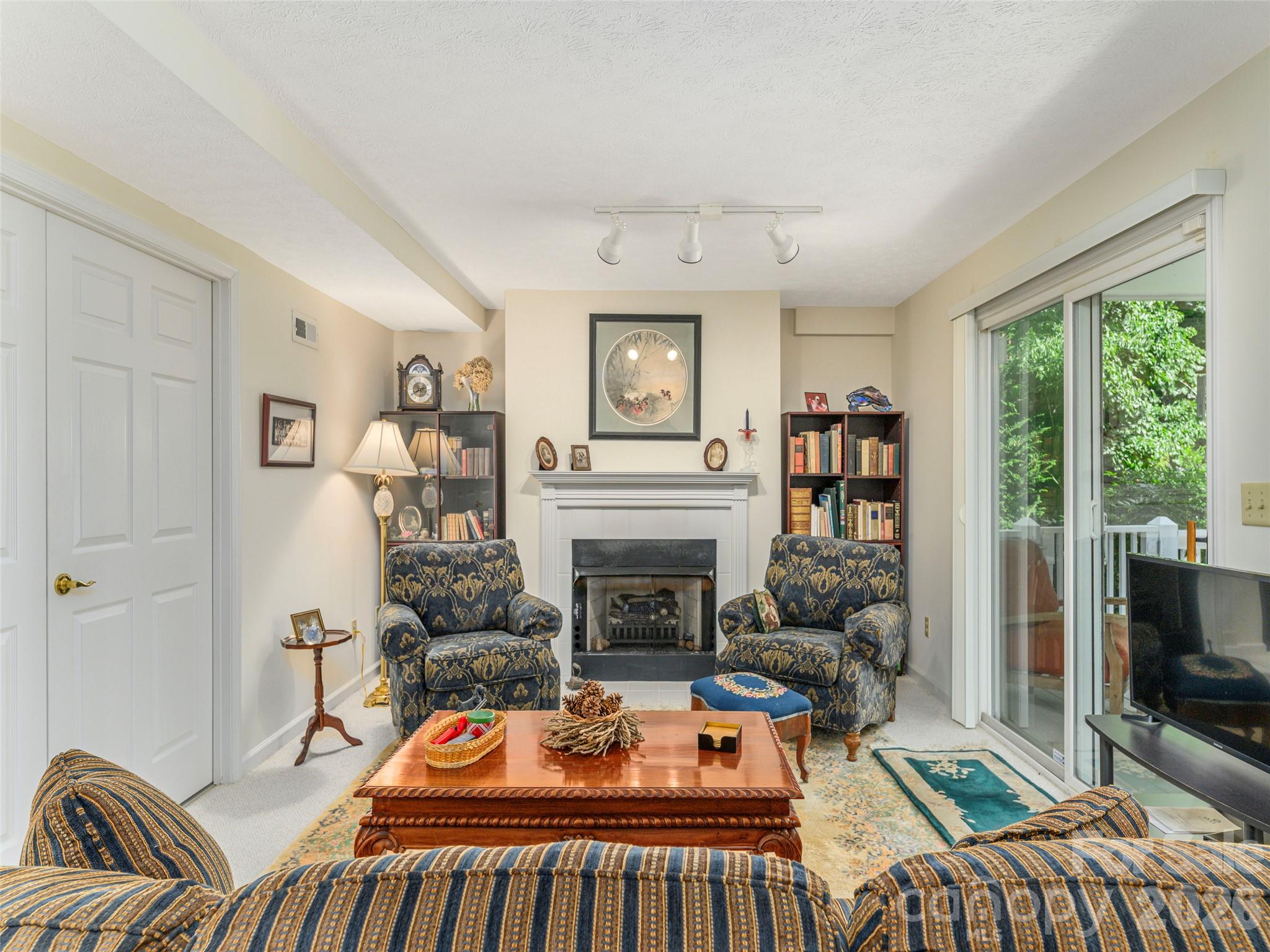 Single Family Residence at 130 Olds Trail, Hendersonville, photo 34 of 48