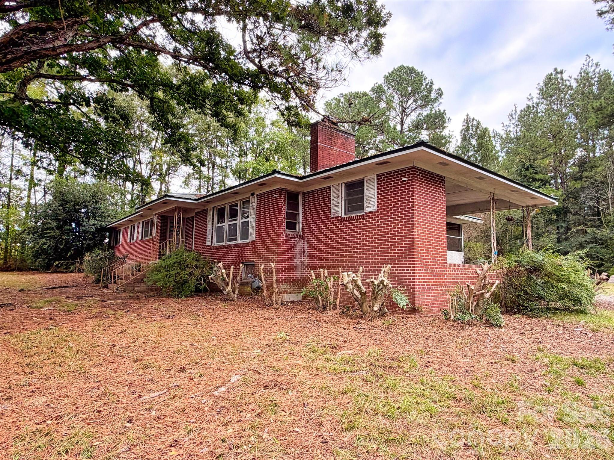 Single Family Residence at 4027 Great Falls Hwy Highway, Great Falls, photo 5 of 42