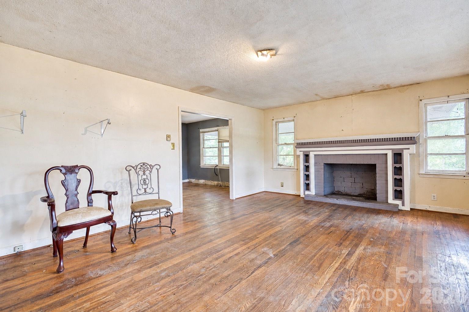 Single Family Residence at 4027 Great Falls Hwy Highway, Great Falls, photo 12 of 42