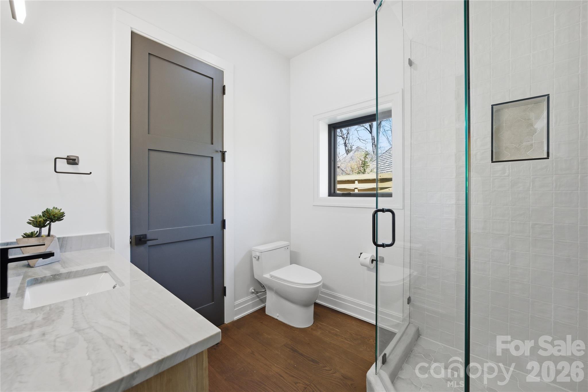 Full Bath - 1423 S Wendover Road, Charlotte