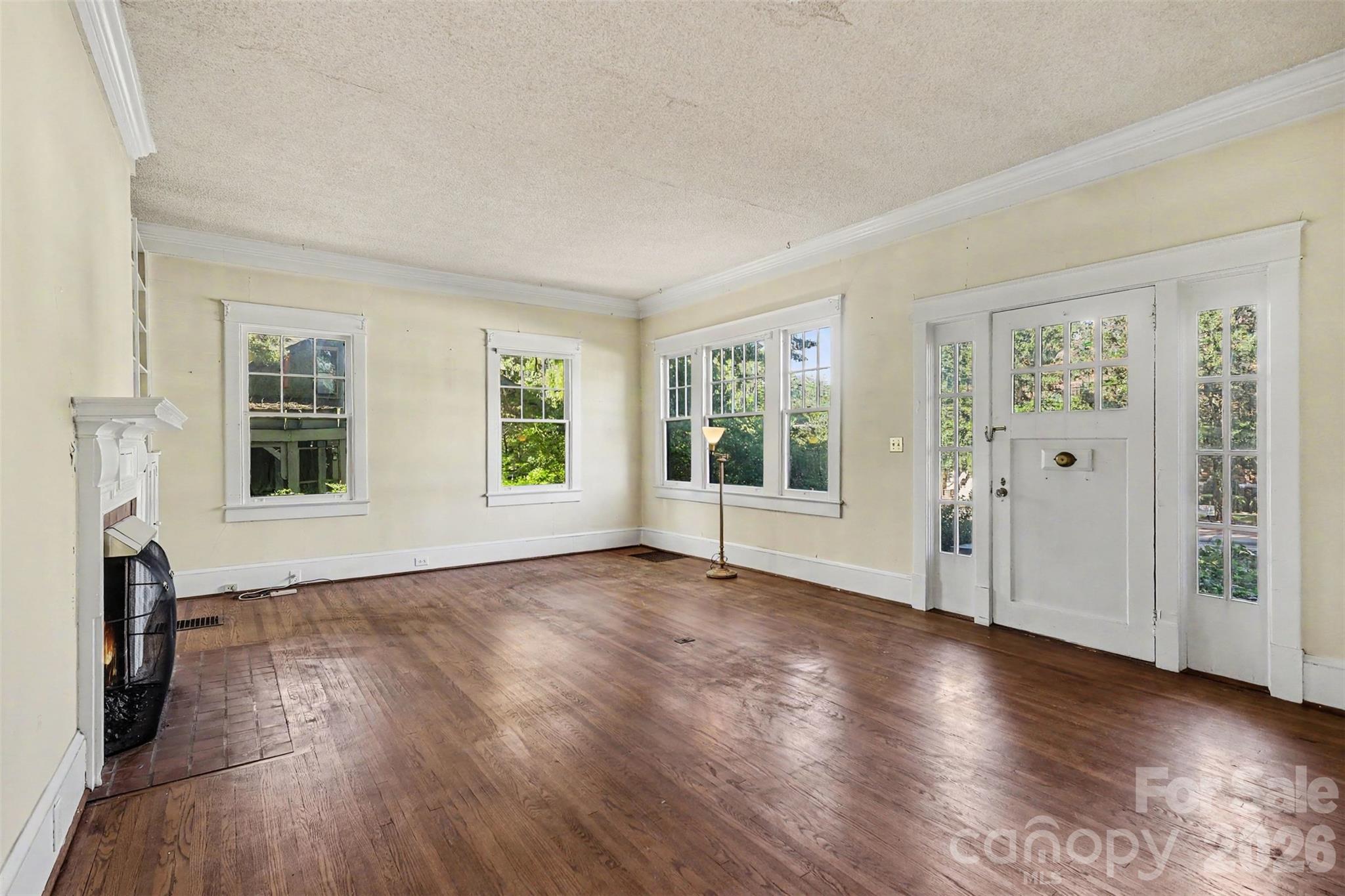 Single Family Residence at 510 Hawthorne Lane, Charlotte, photo 4 of 28