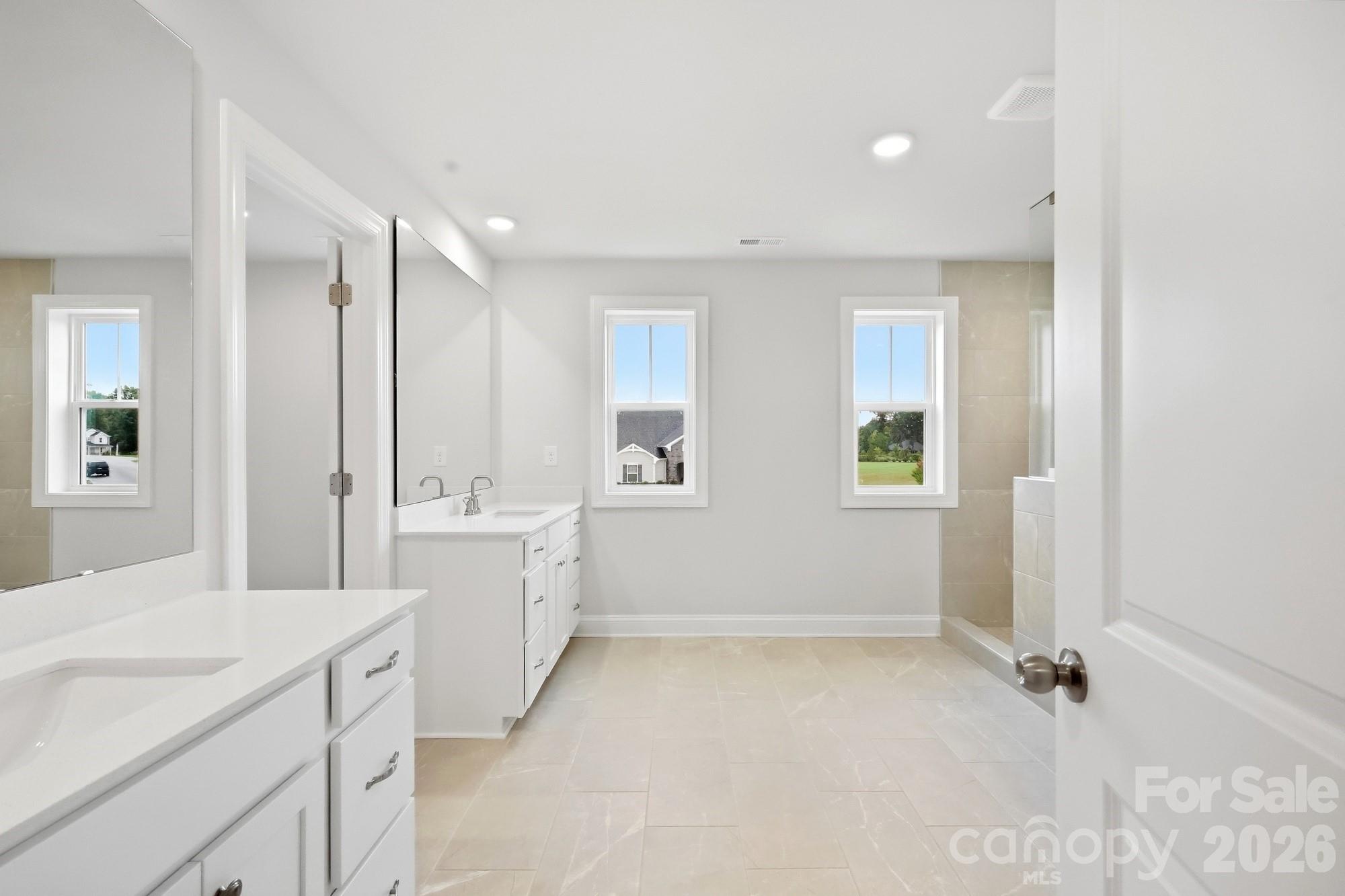 Owner's Bath - 2517 Mabel Lane, Monroe