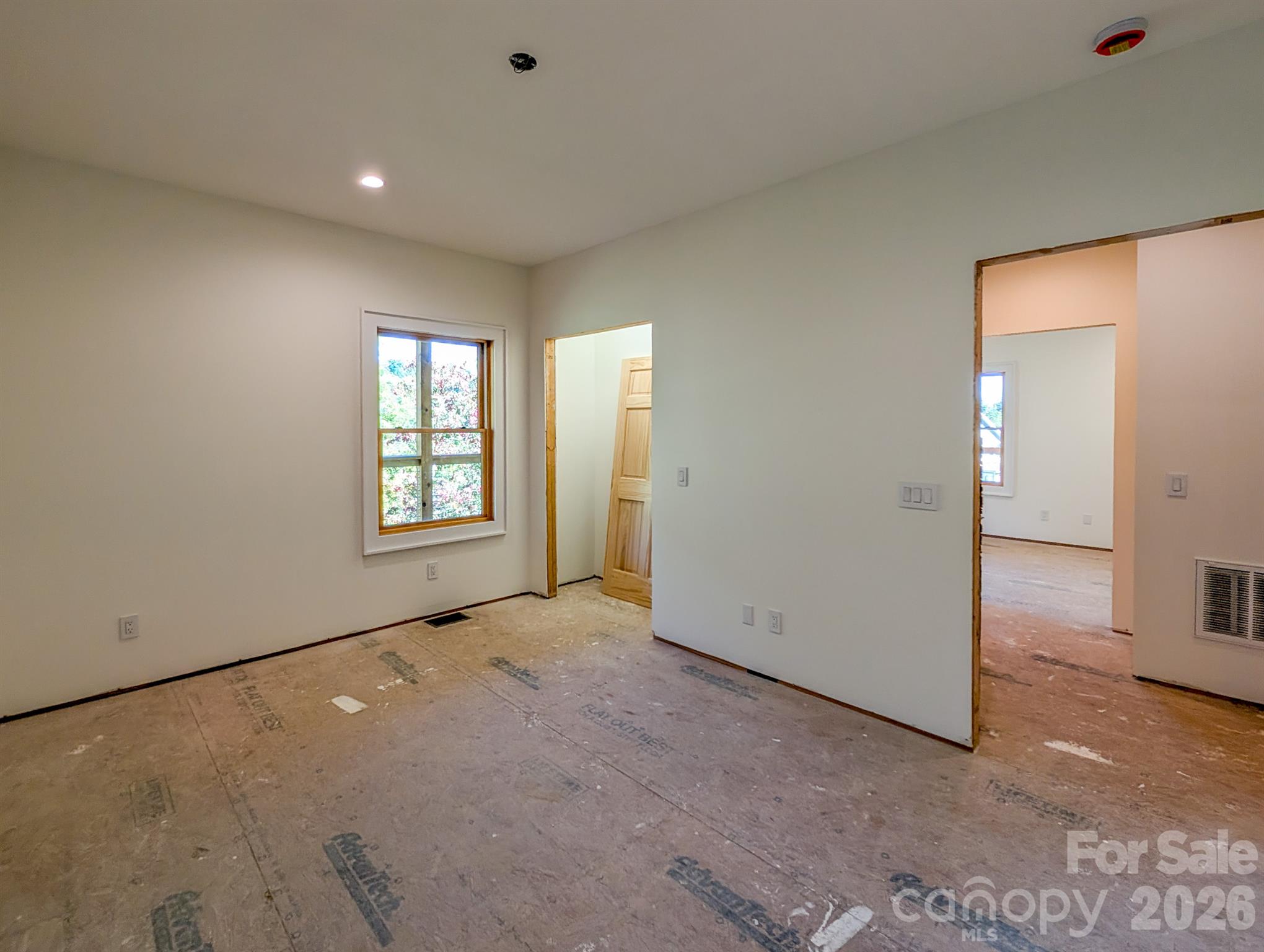 Additional Bedroom on Main Level - 338 Majestic Mountain Drive, Burnsville