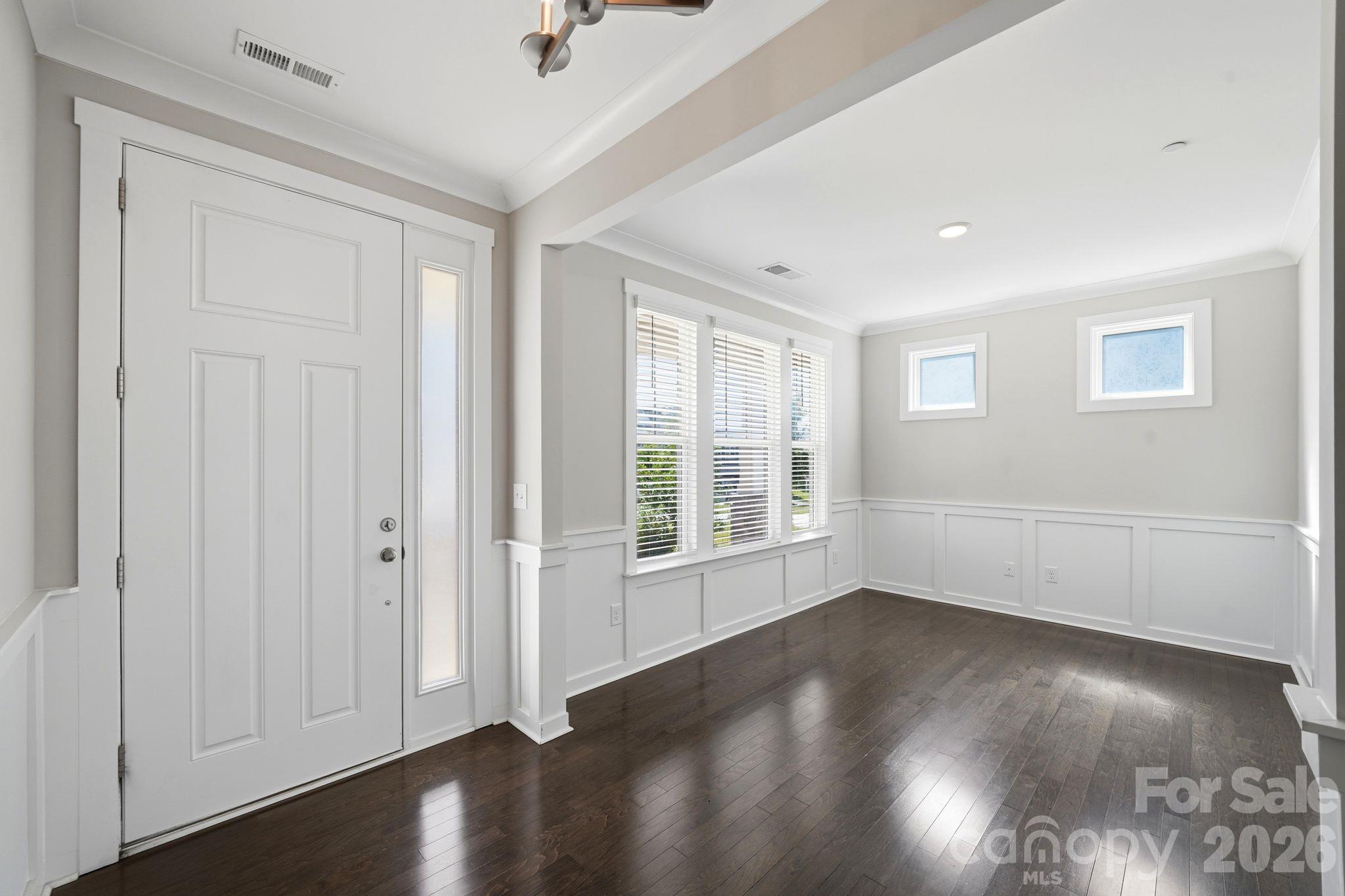 Single Family Residence at 977 NW Bellegray Lane, Concord, photo 3 of 35