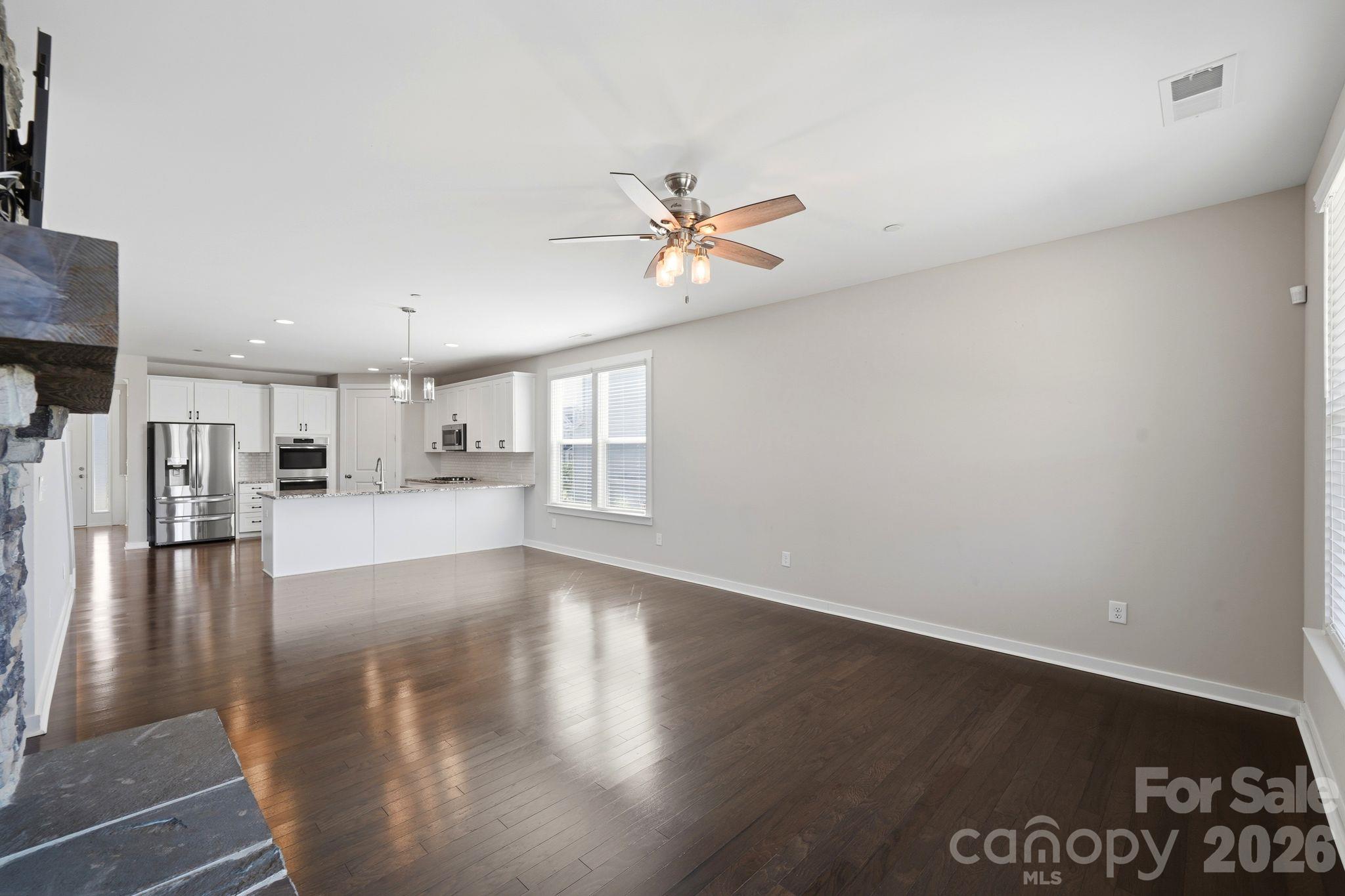 Single Family Residence at 977 NW Bellegray Lane, Concord, photo 11 of 35