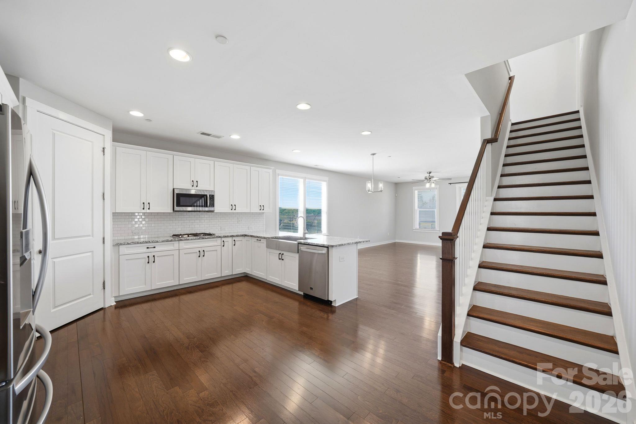 Single Family Residence at 977 NW Bellegray Lane, Concord, photo 12 of 35