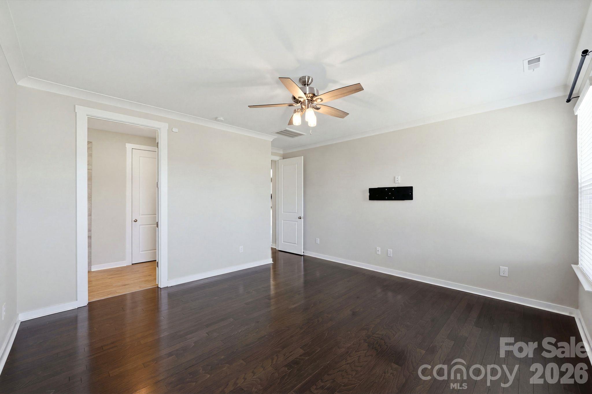 Single Family Residence at 977 NW Bellegray Lane, Concord, photo 16 of 35
