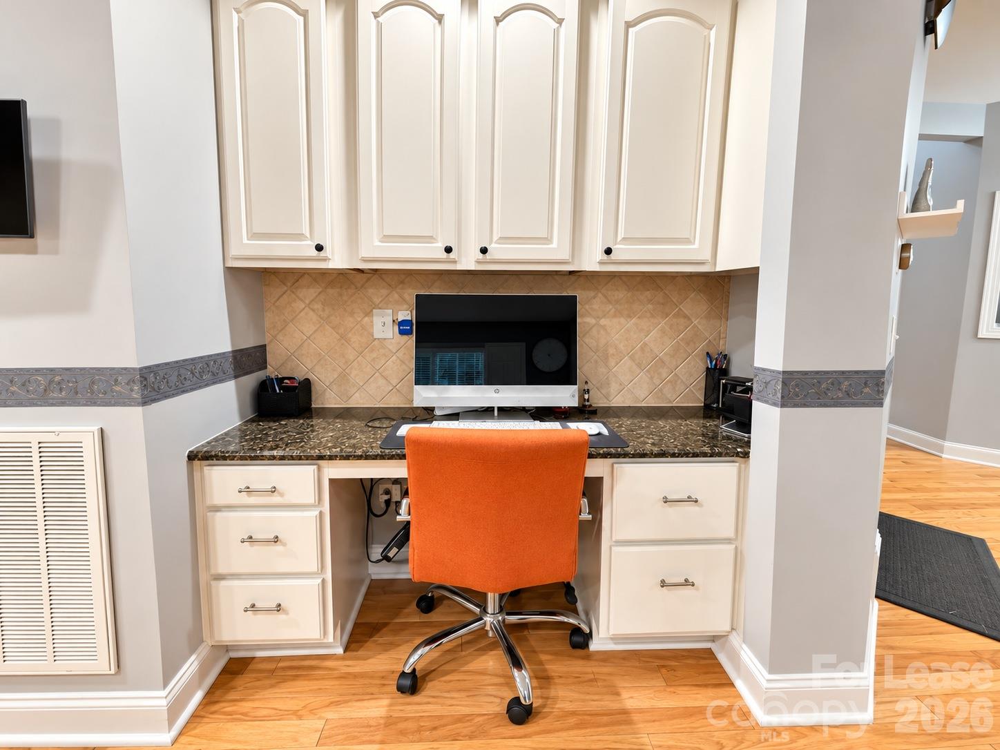 Single Family Residence at 5824 Hartfield Downs Drive, Charlotte, photo 10 of 35