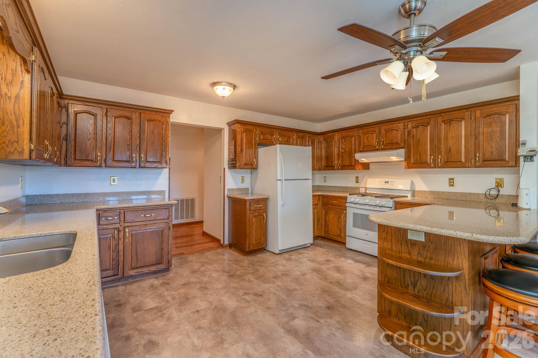 Single Family Residence at 2008 Deep Woods Drive, Hendersonville, photo 22 of 37