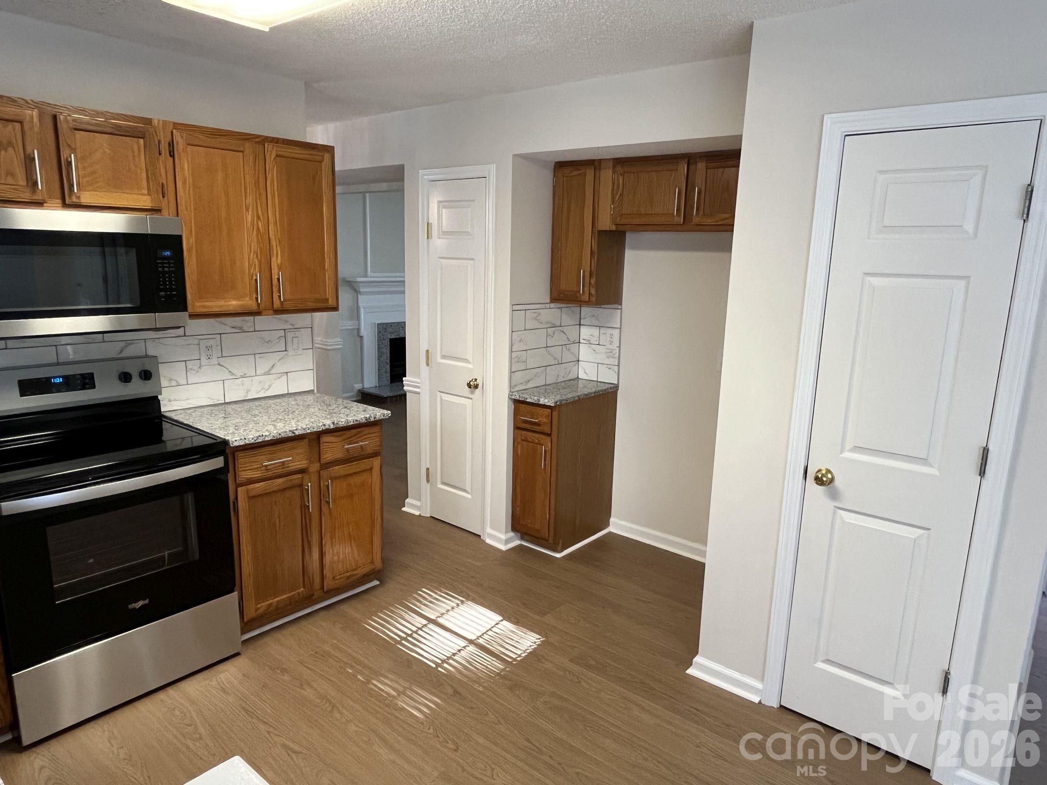 Single Family Residence at 5326 Groveton Court, Charlotte, photo 10 of 25