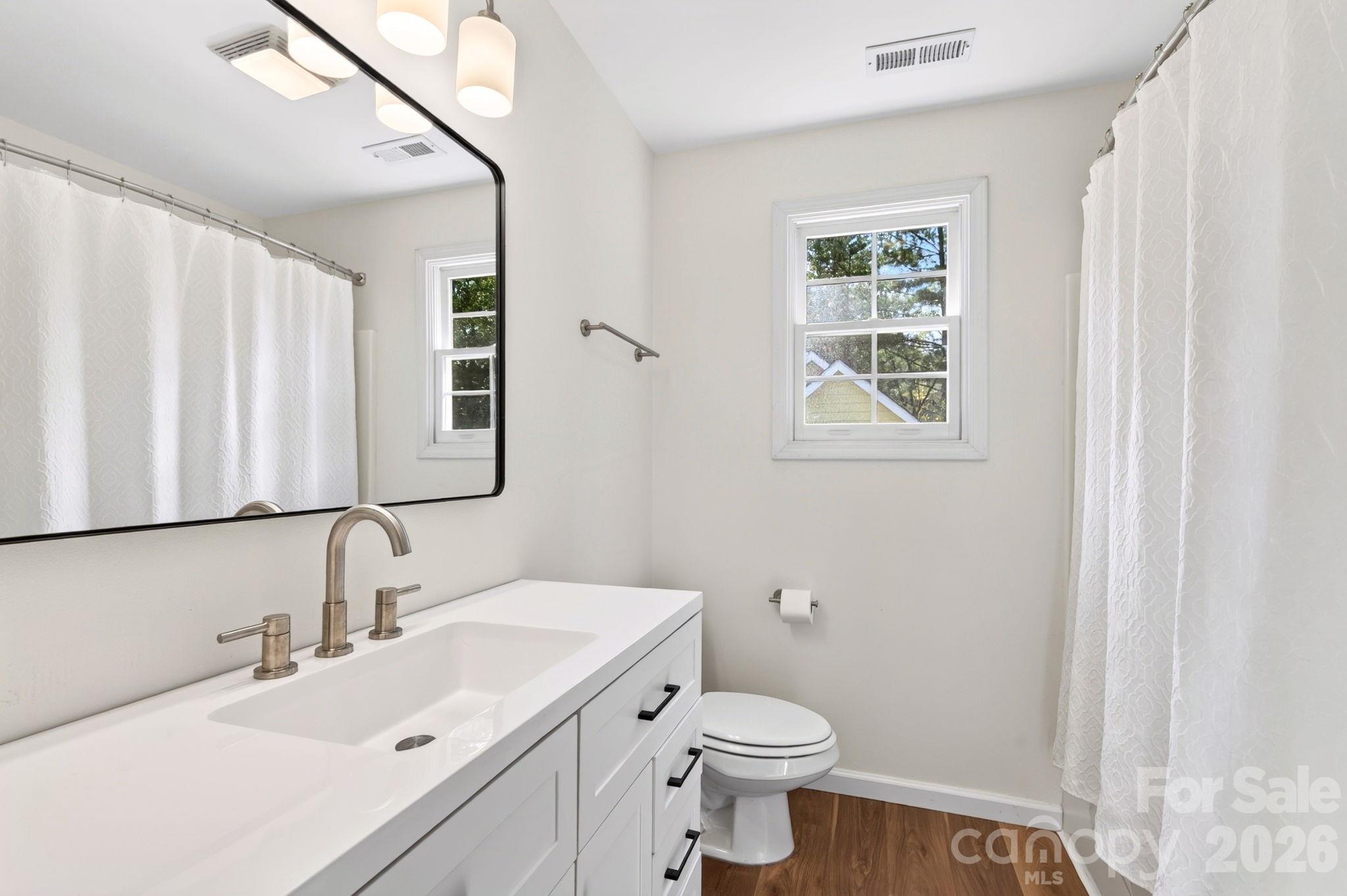 Upper Bath - 16 Pinecroft Road, Asheville