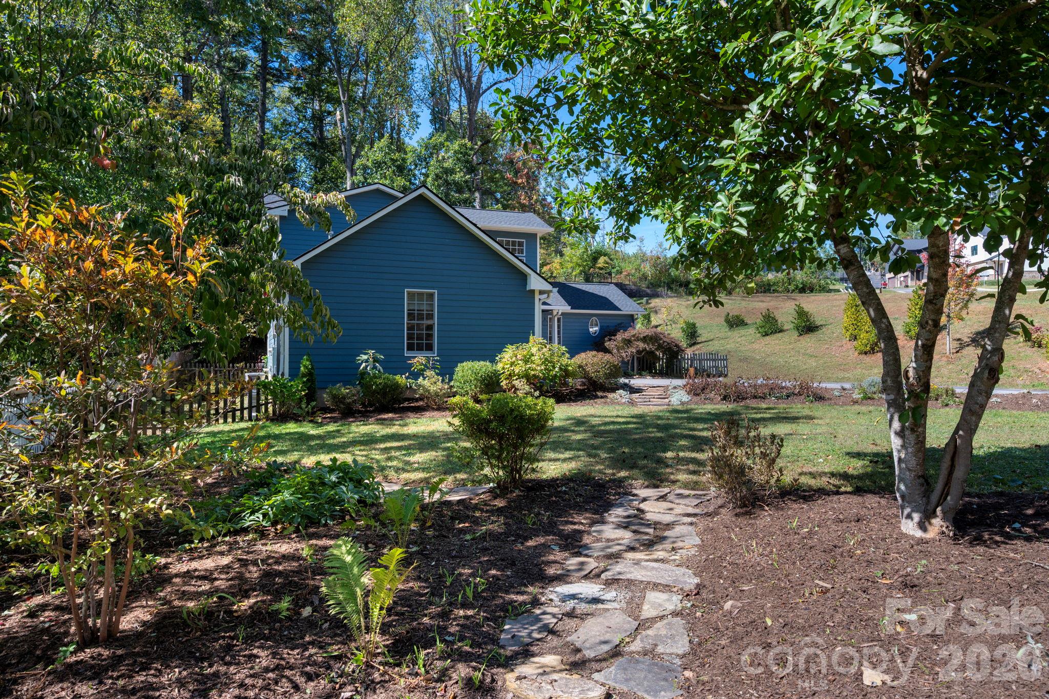 Single Family Residence at 16 Pinecroft Road, Asheville, photo 30 of 31