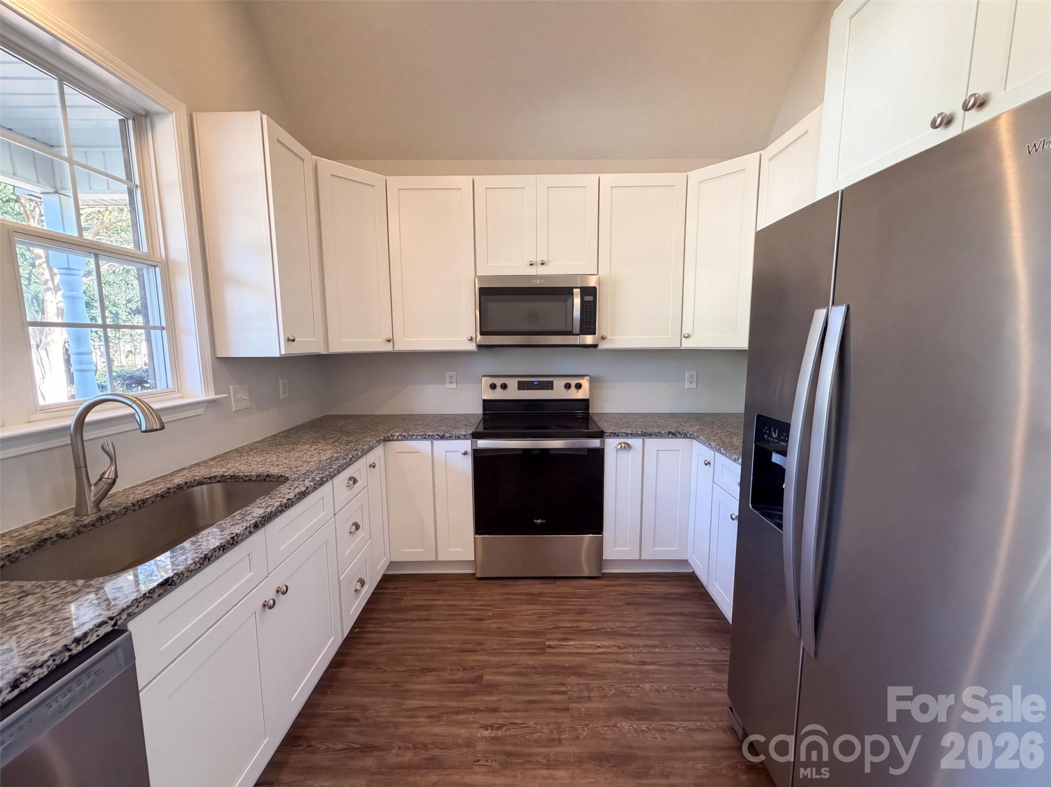 Single Family Residence at 2090 Audubon Drive, Rock Hill, photo 2 of 27