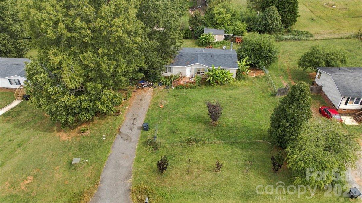 Single Family Residence at 1176 Safeway Drive, Gastonia, photo 3 of 31