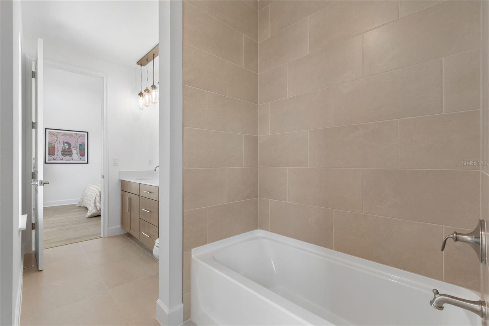 Jack-n-Jill Bath - 24 CINNAMON BEACH WAY, PALM COAST