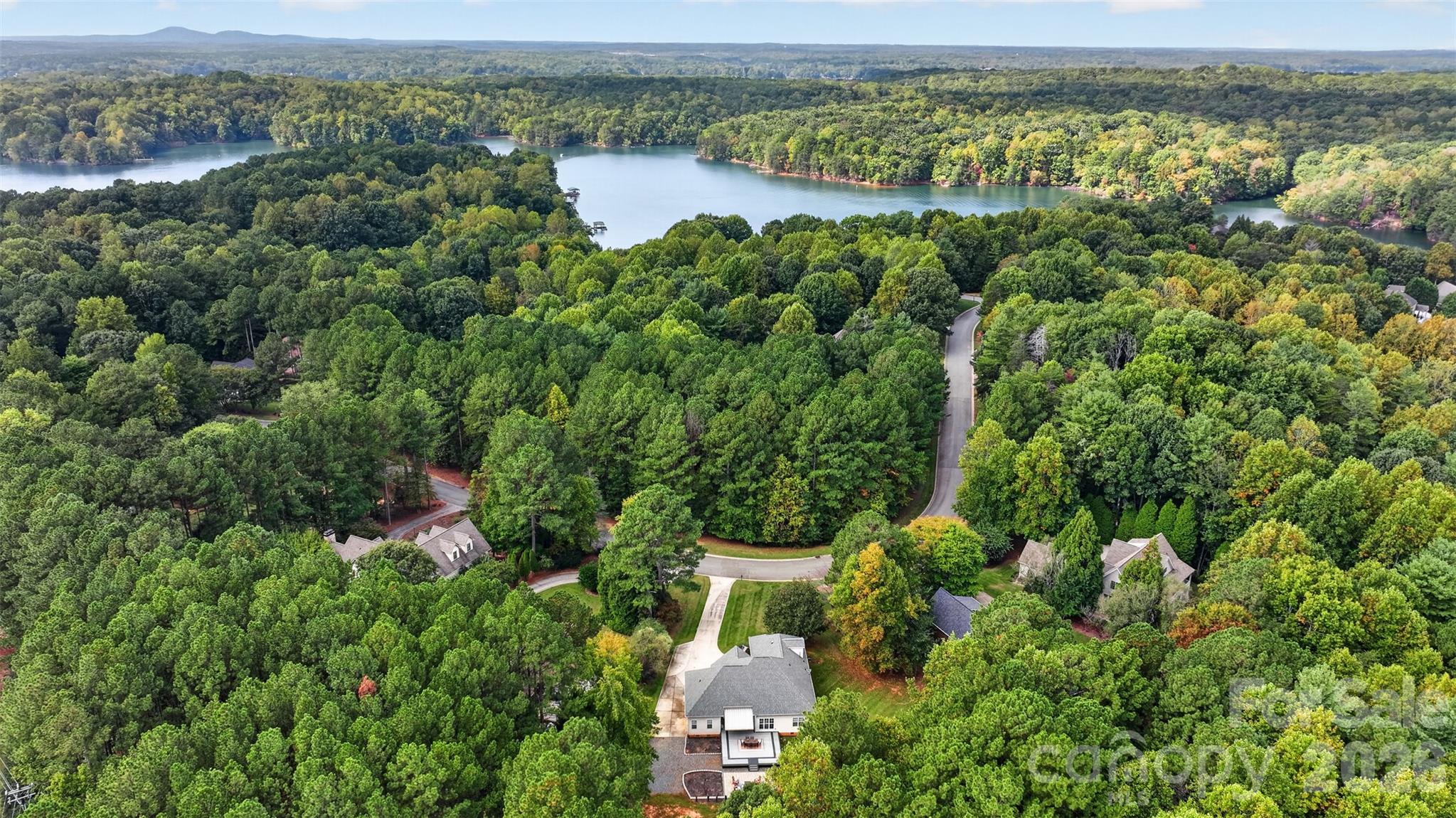 Walking distance to Lake Norman - 122 Maple View Drive, Troutman