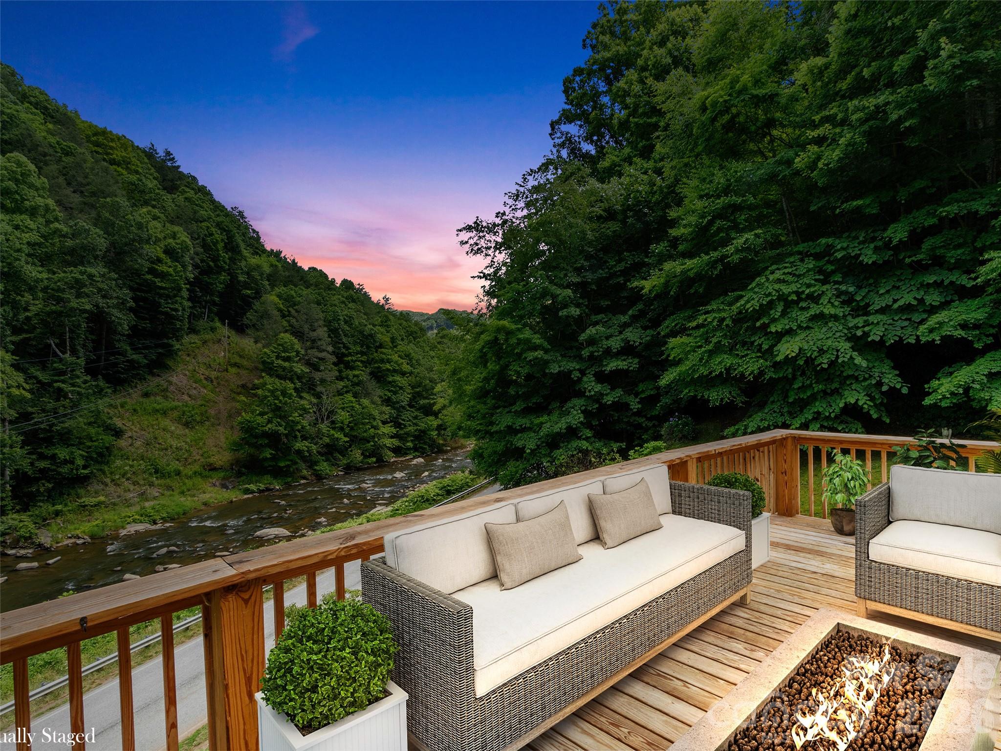 Sit under the night skies,gazing at the stars! - 12982 US 19W Highway, Burnsville