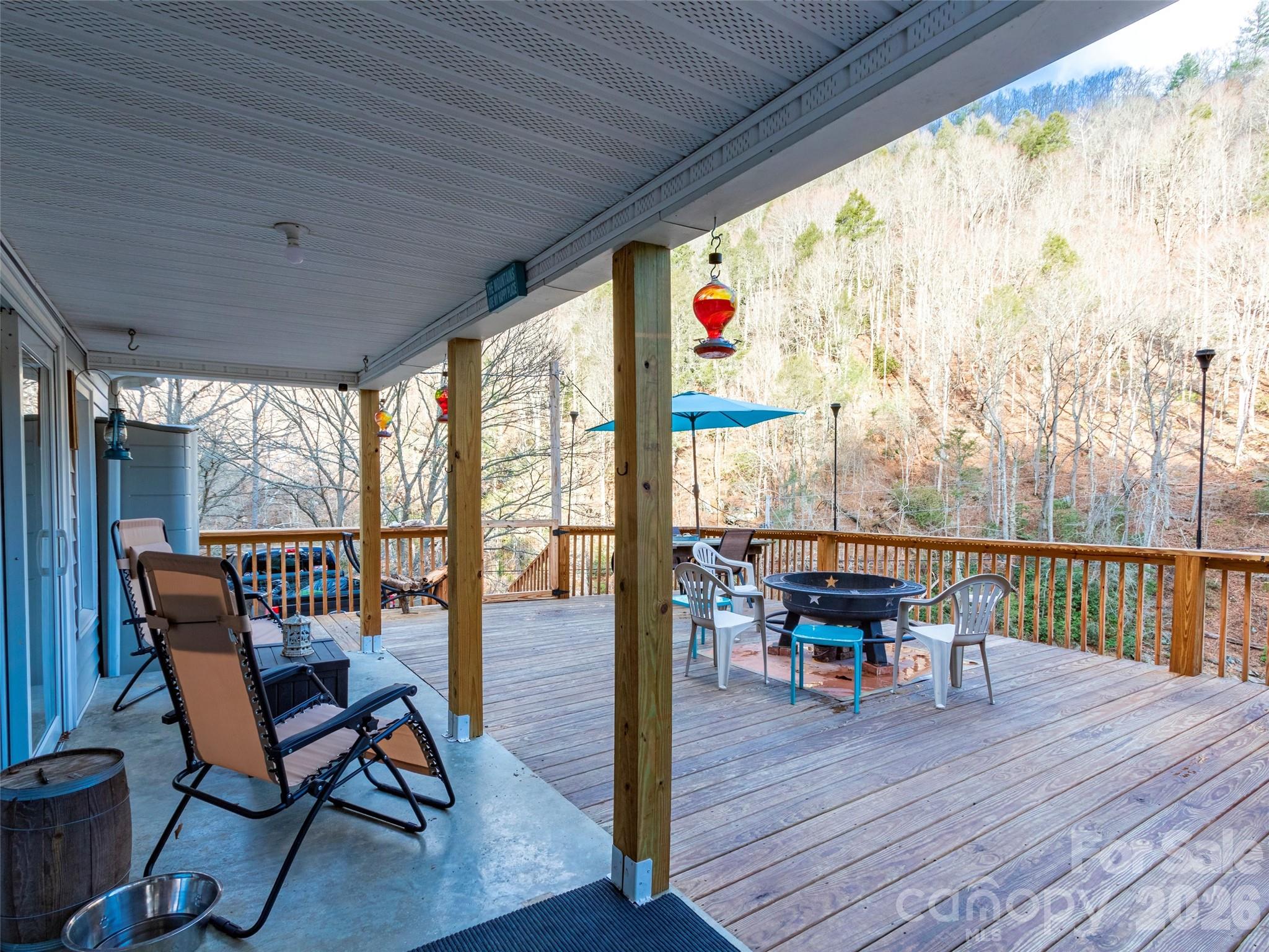Large deck - 12982 US 19W Highway, Burnsville