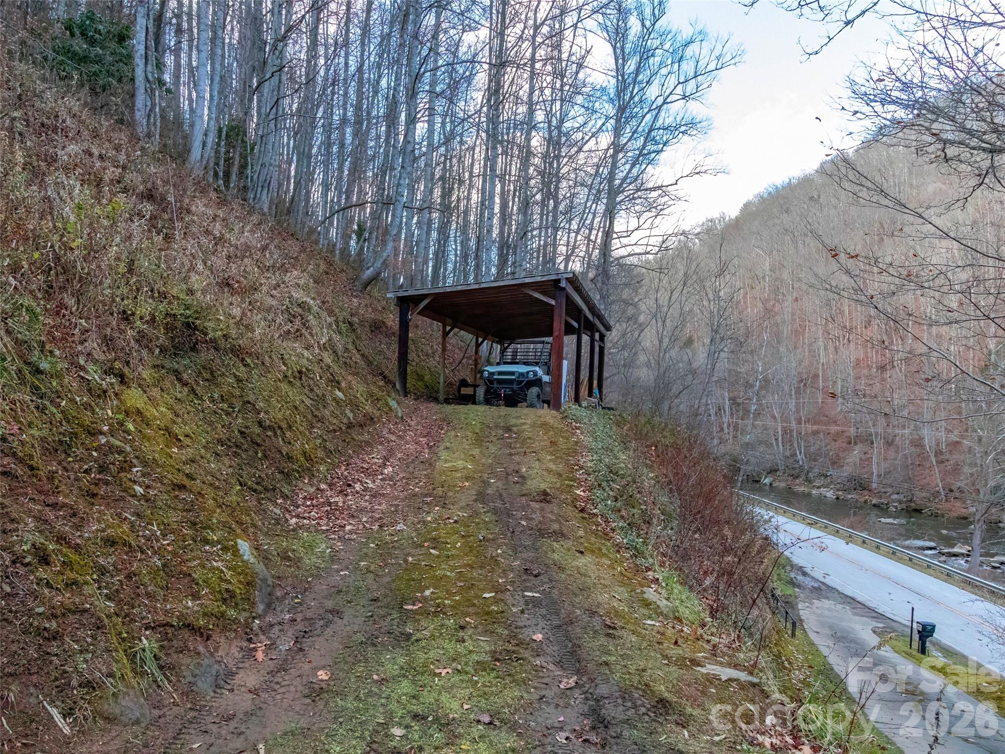 Extra parking, carport - 12982 US 19W Highway, Burnsville