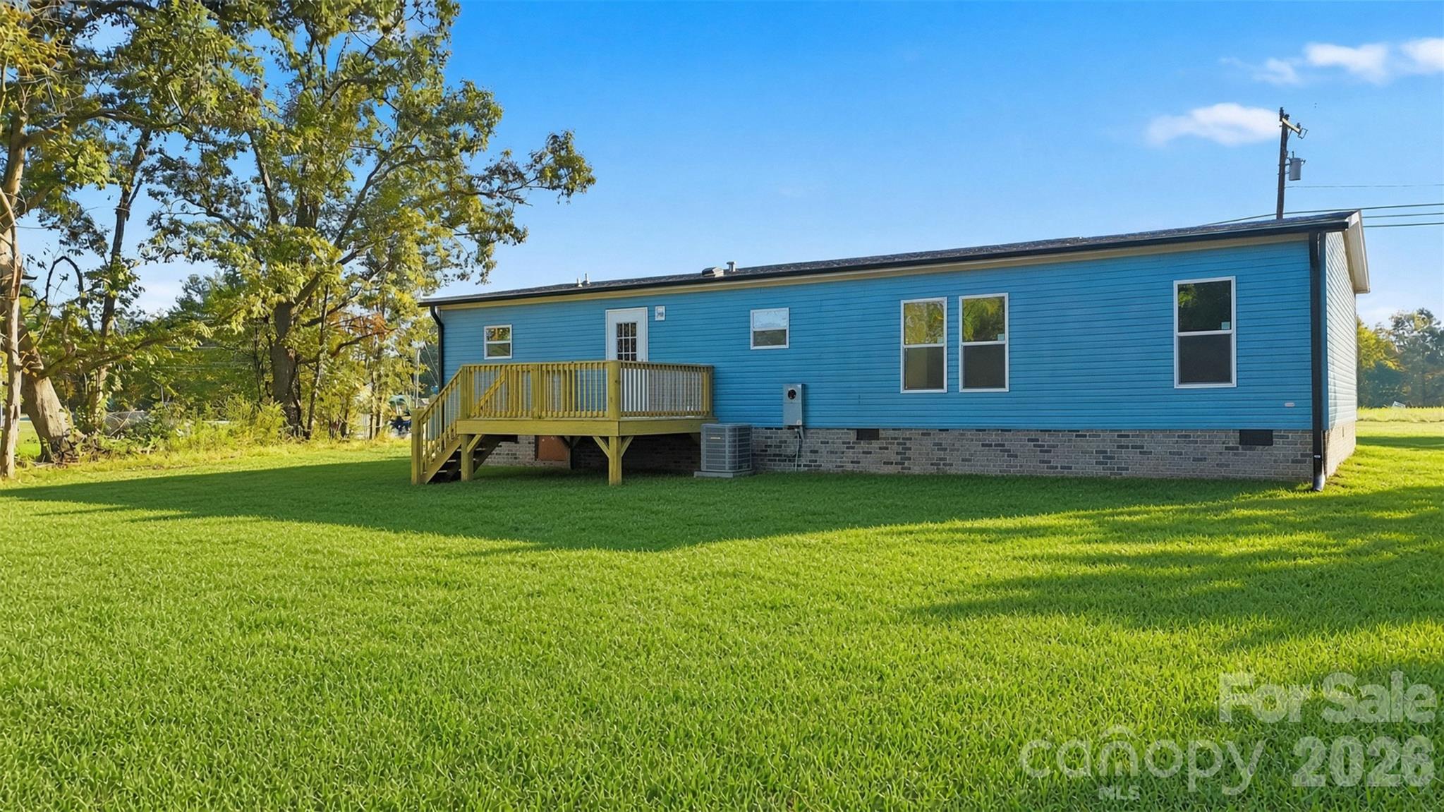Single Family Residence at 105 Estate Drive, Statesville, photo 2 of 11