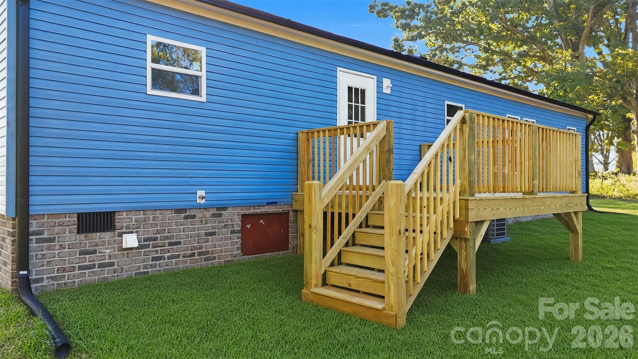 Single Family Residence at 105 Estate Drive, Statesville, photo 7 of 11