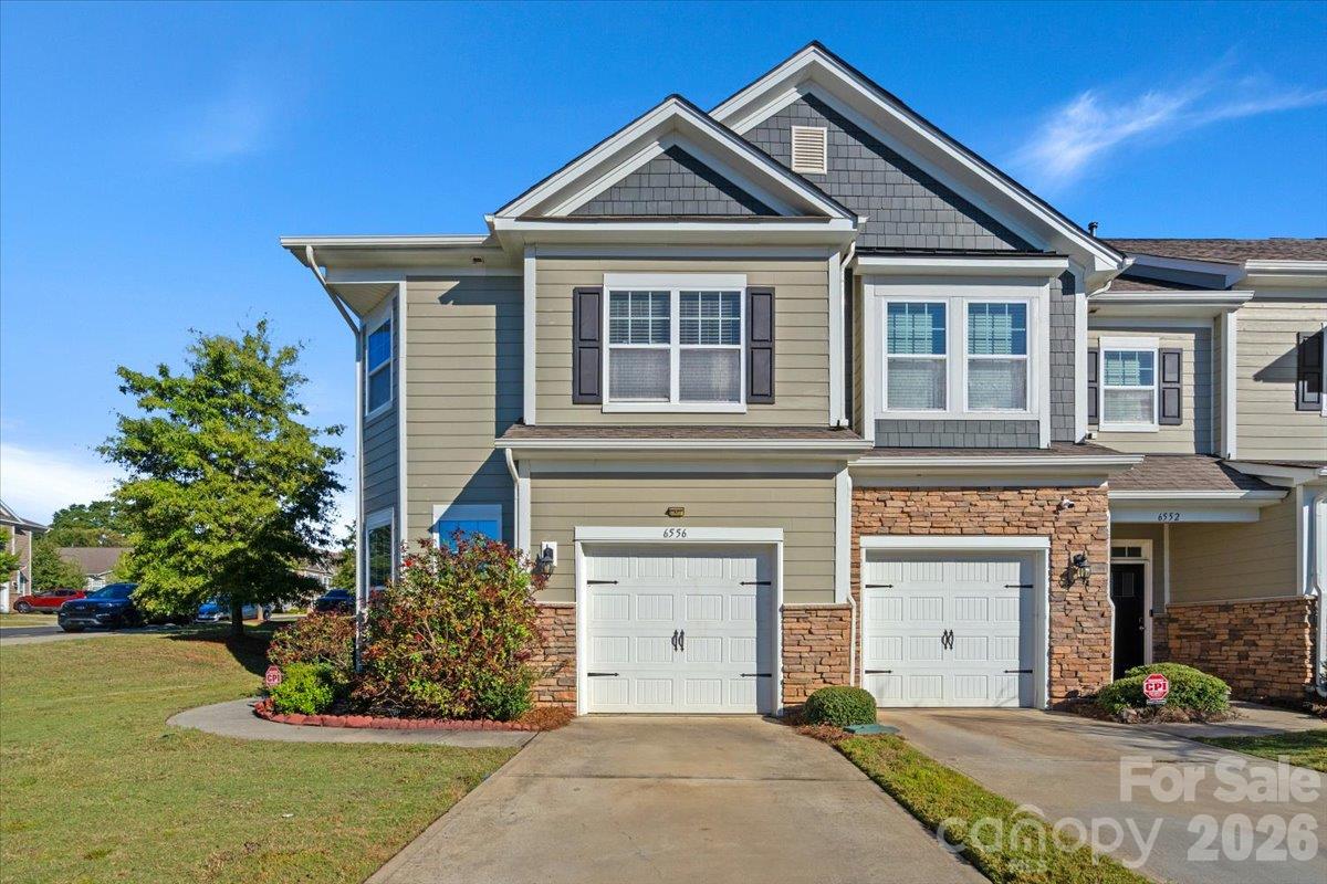 Single car garage - 6556 Harris River Way, Charlotte