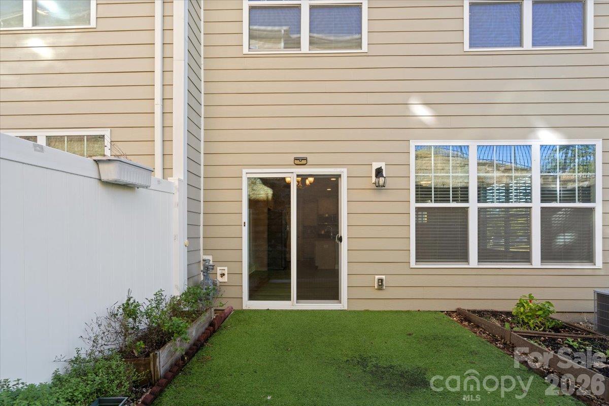 Townhouse at 6556 Harris River Way, Charlotte, photo 32 of 37