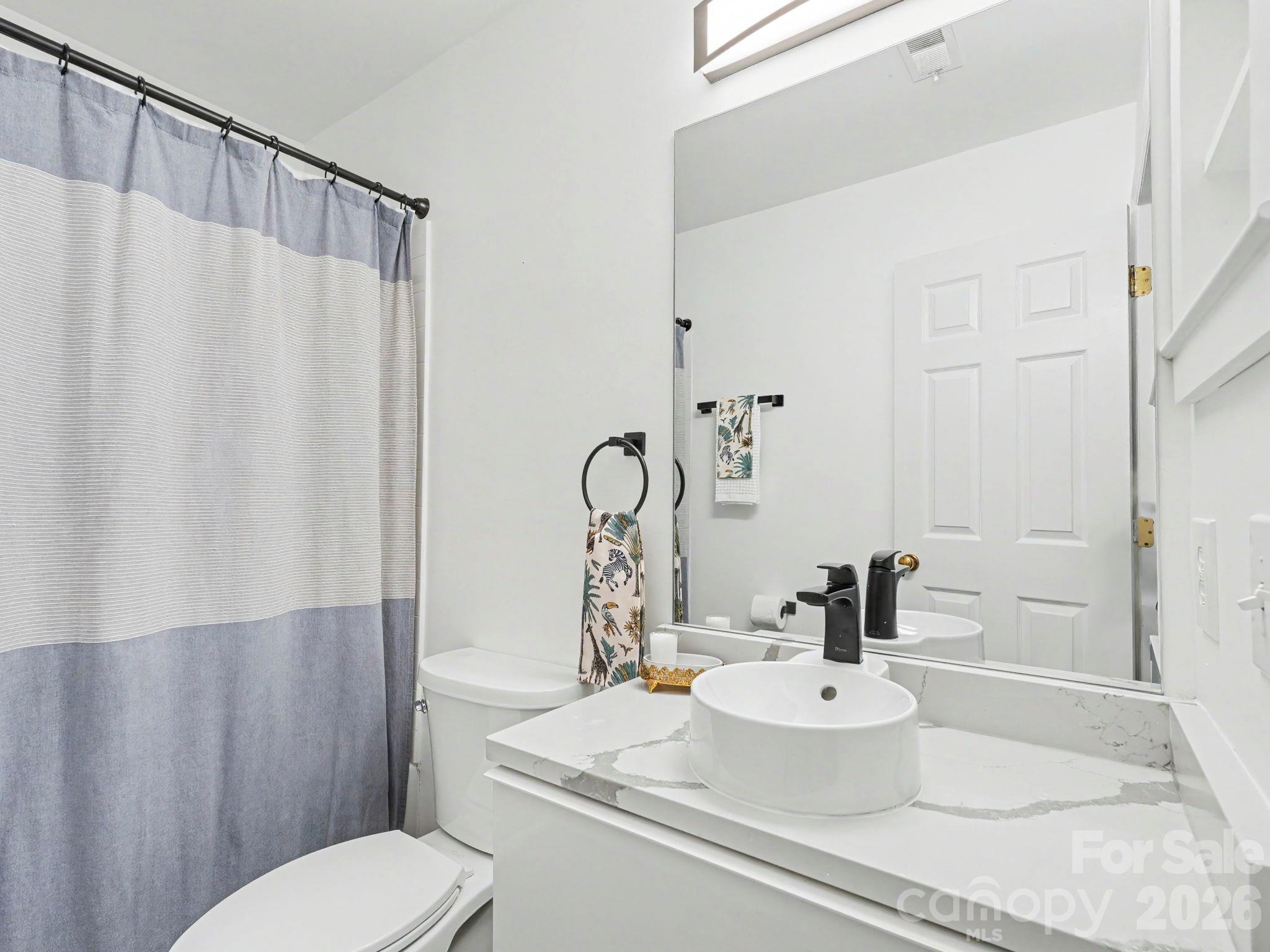 Ensuite Full Bathroom - 6000 Gray Gate Lane, Charlotte