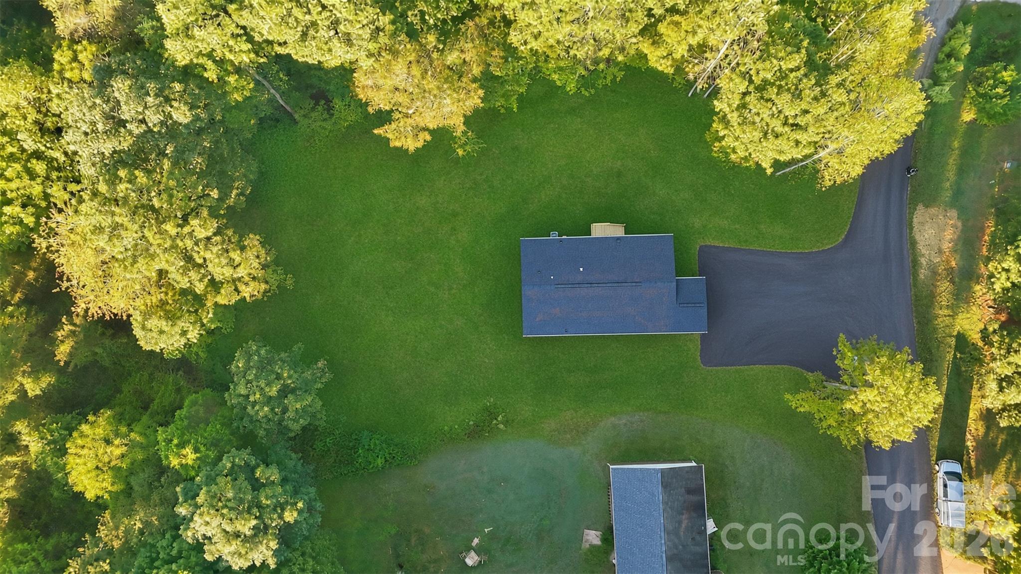 Single Family Residence at 189 Village Point Drive, Statesville, photo 4 of 9
