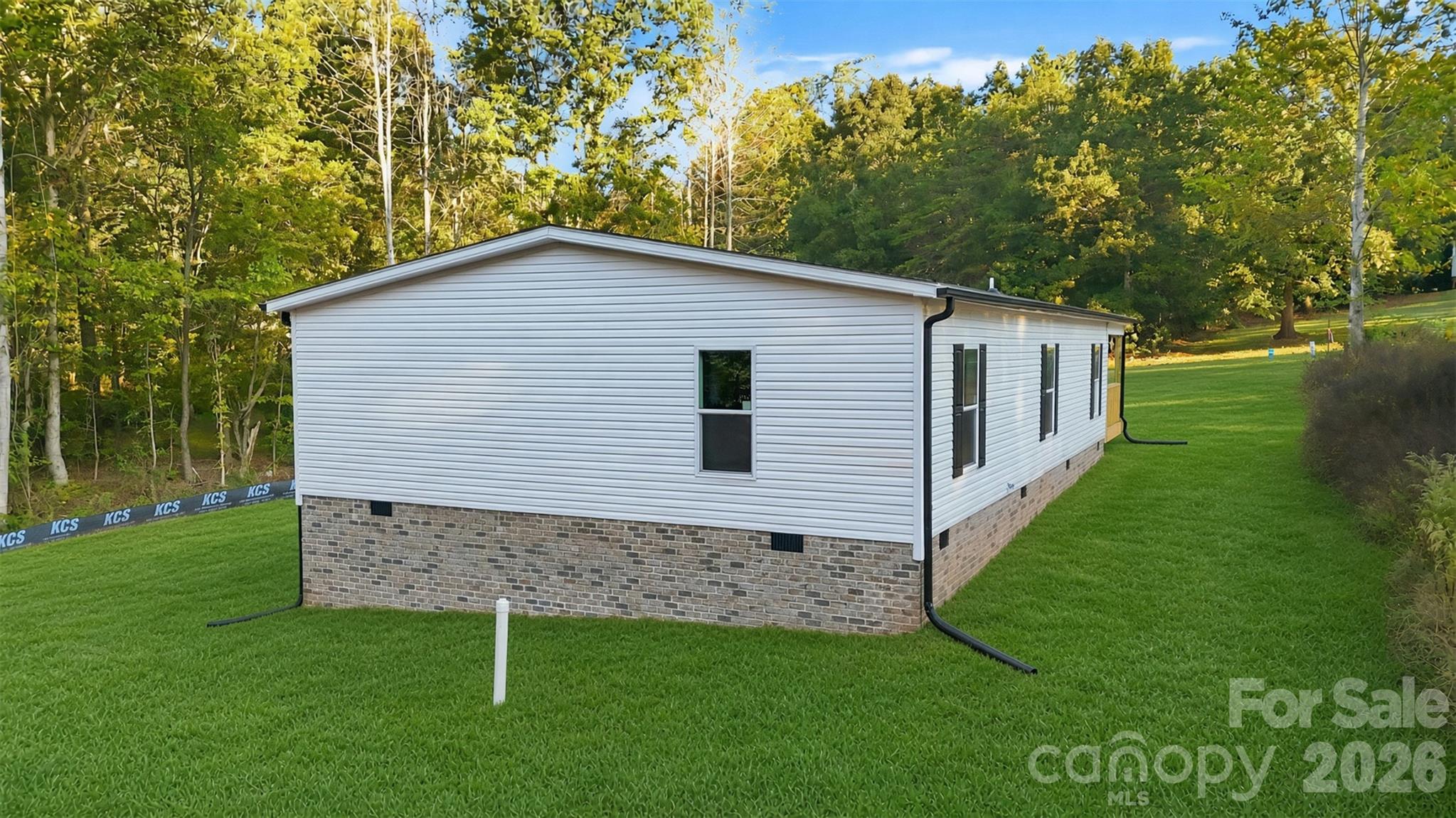 Single Family Residence at 189 Village Point Drive, Statesville, photo 6 of 9