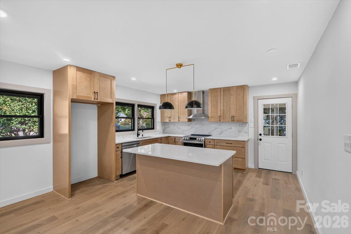 Single Family Residence at 3921 Havenwood Road, Charlotte, photo 5 of 28