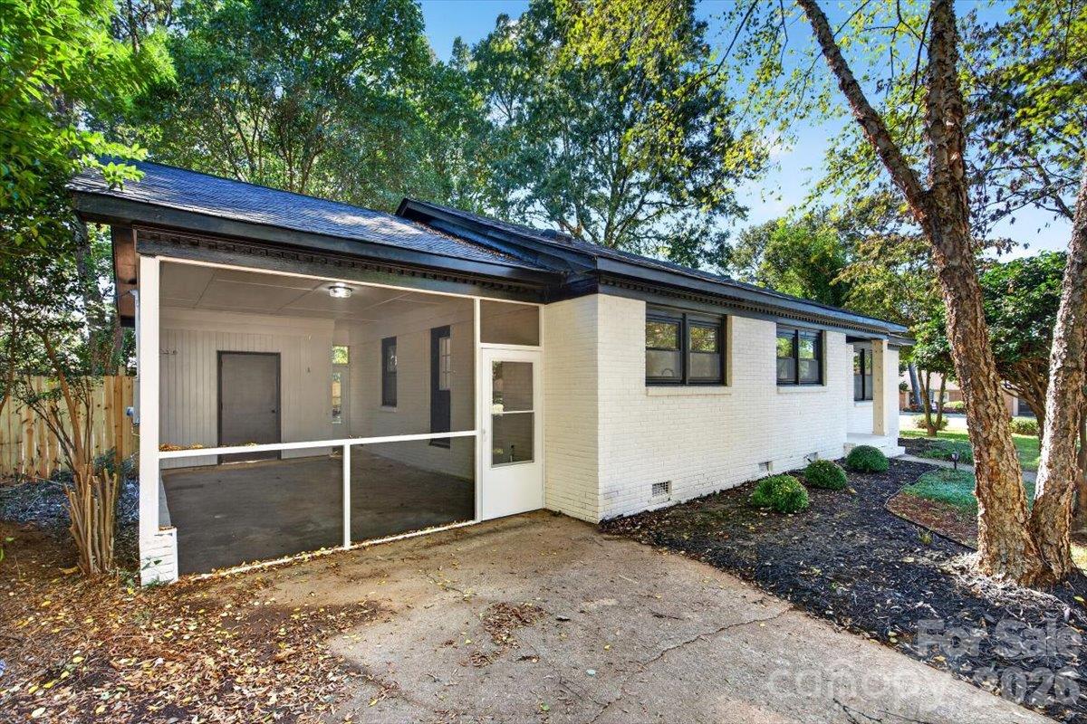 Single Family Residence at 3921 Havenwood Road, Charlotte, photo 22 of 28