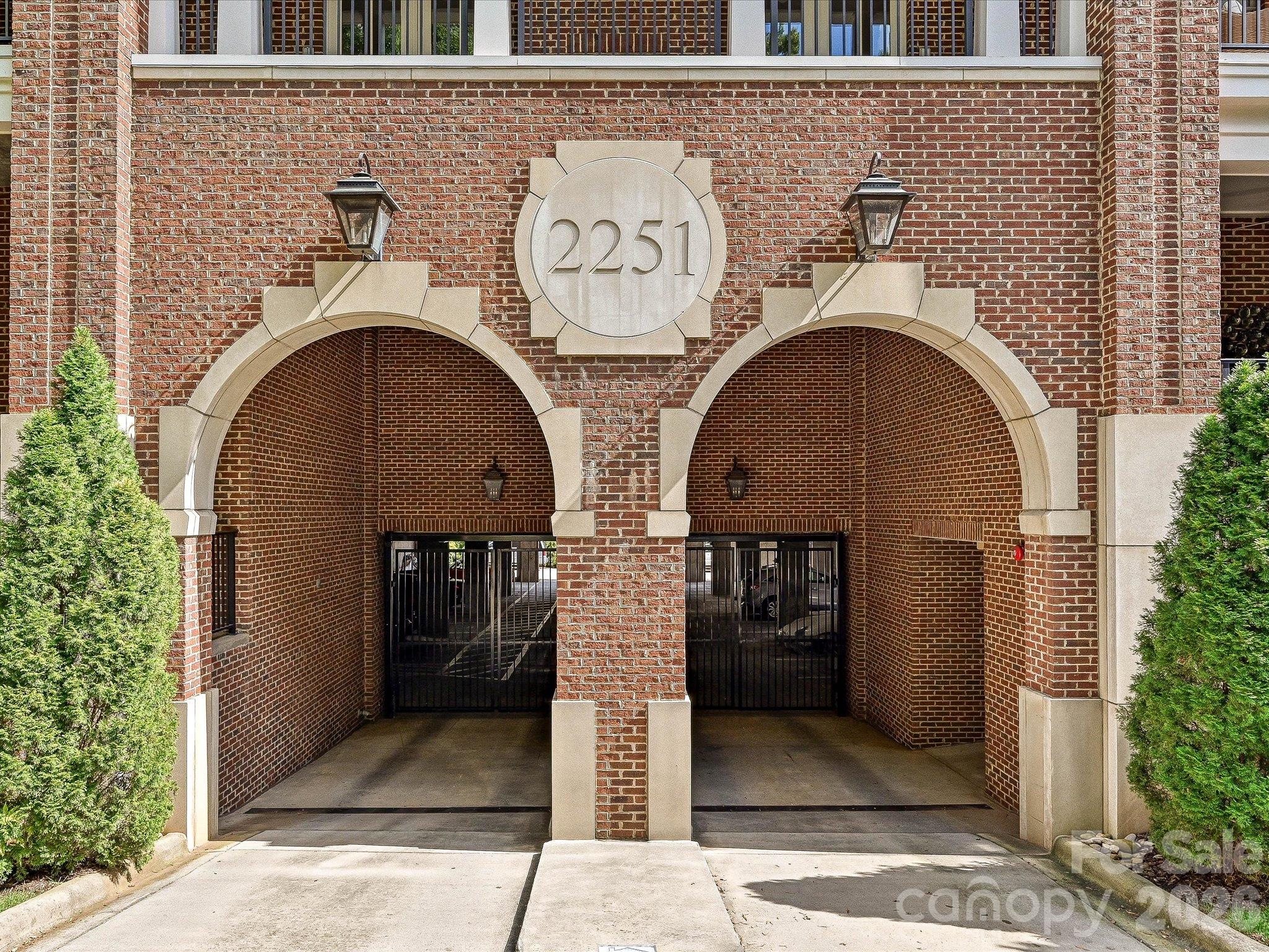 Condominium at 2251 Selwyn Avenue, Charlotte, photo 2 of 48
